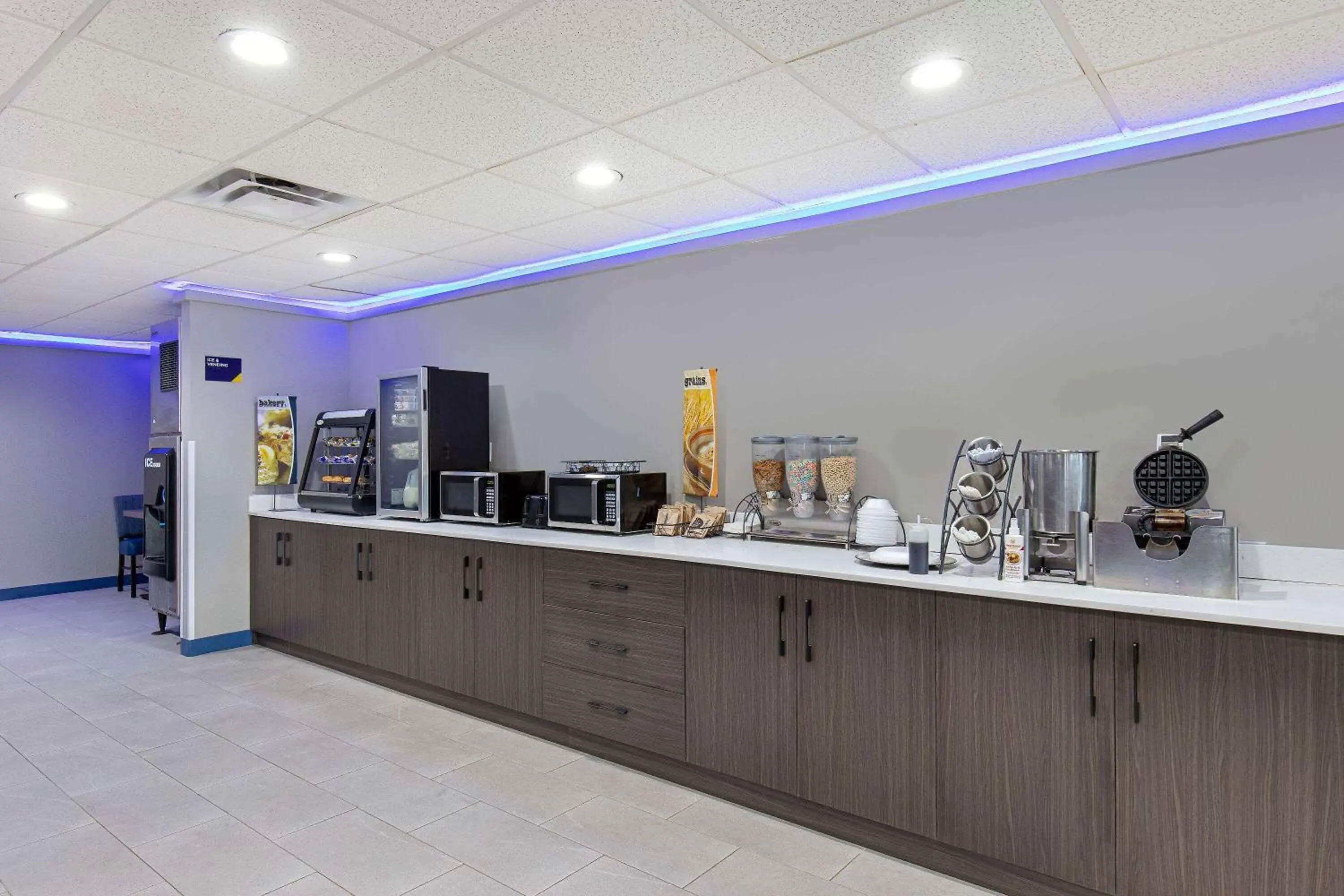 Breakfast, Restaurant/Places to Eat in Microtel Inn & Suites by Wyndham Manchester - Newly Renovated