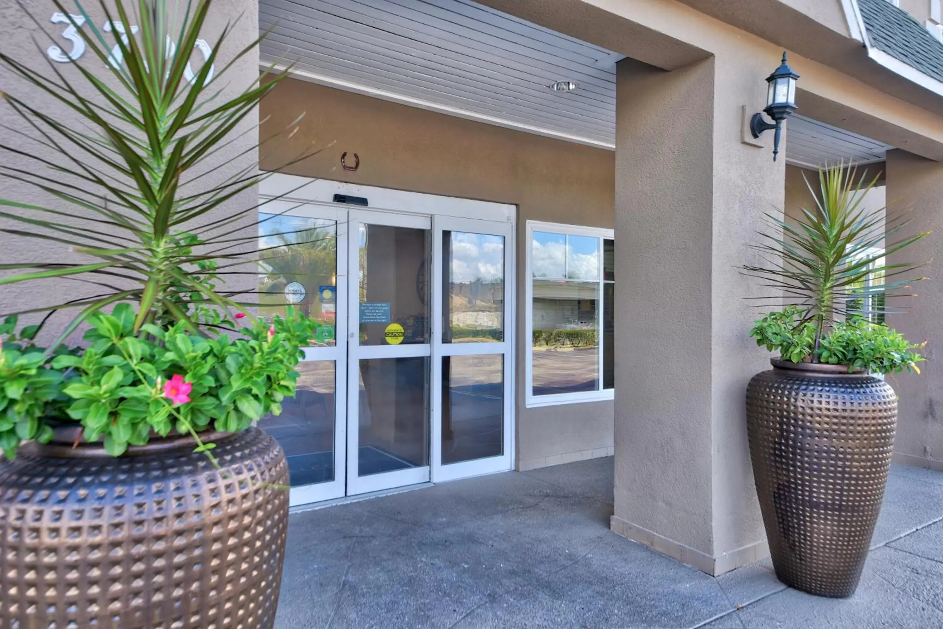 Property building in Country Inn & Suites by Radisson, Ocala, FL