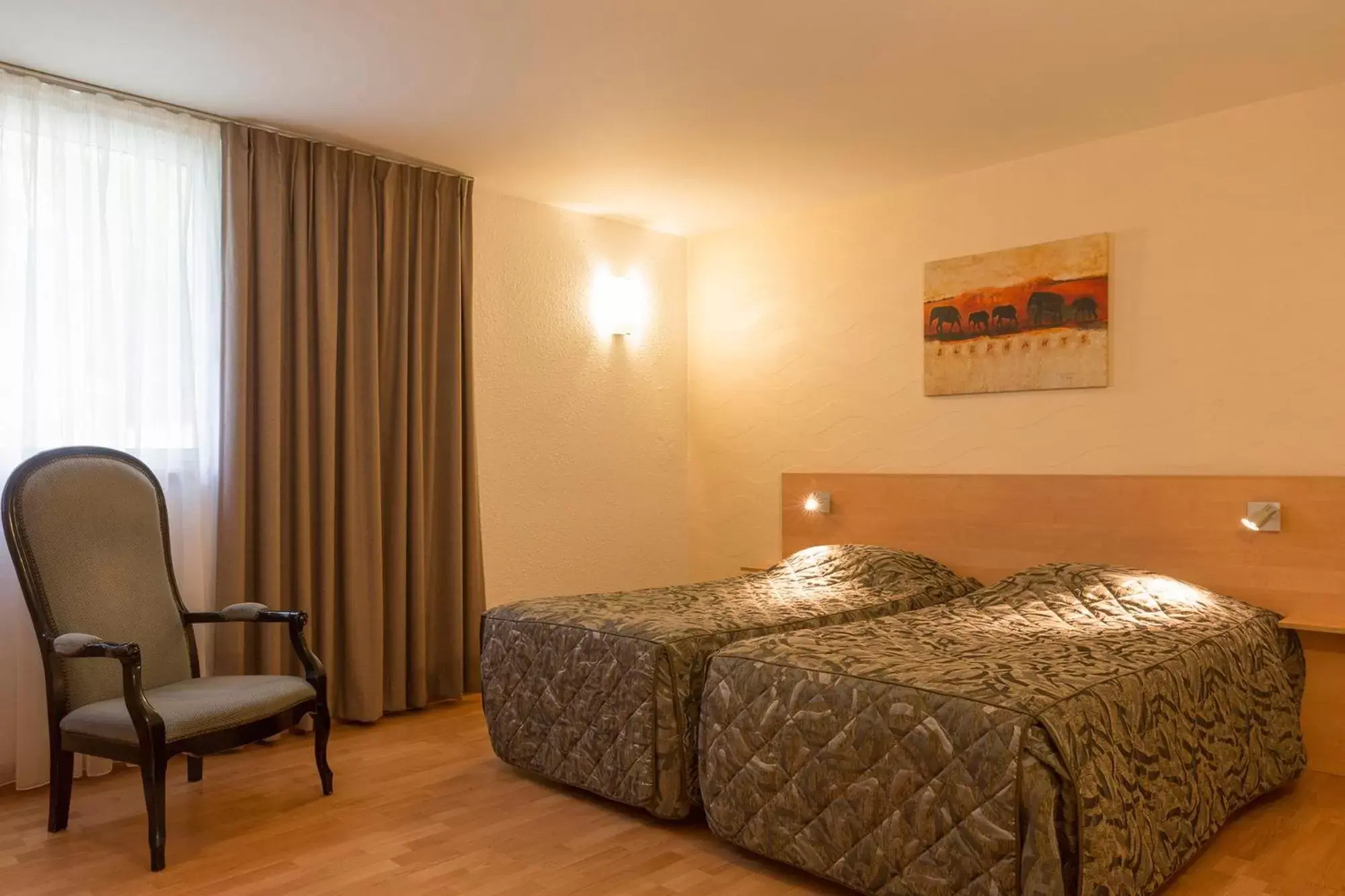 Photo of the whole room, Bed in The Originals City, Hôtel Aster, Saint-Avold Nord (Inter-Hotel)