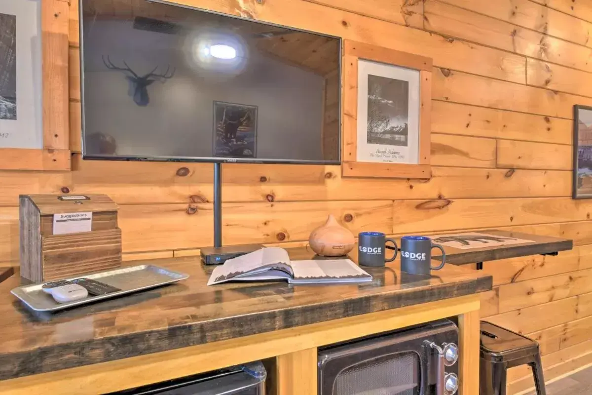 Kitchen/Kitchenette in The Lodge Nantahala River