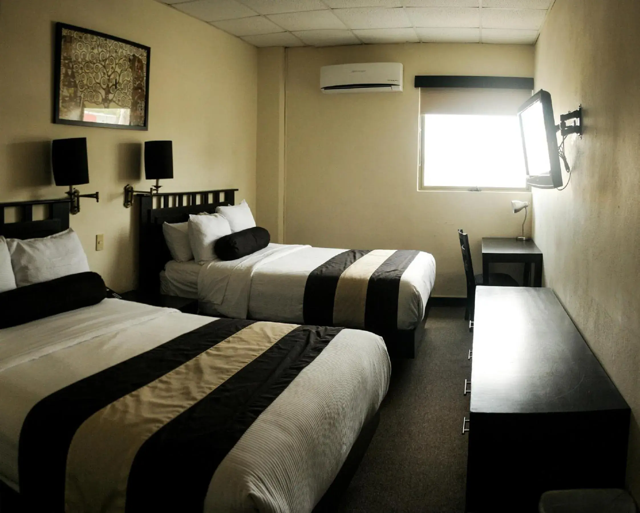 Photo of the whole room, Bed in Hotel El Camino Inn & Suites