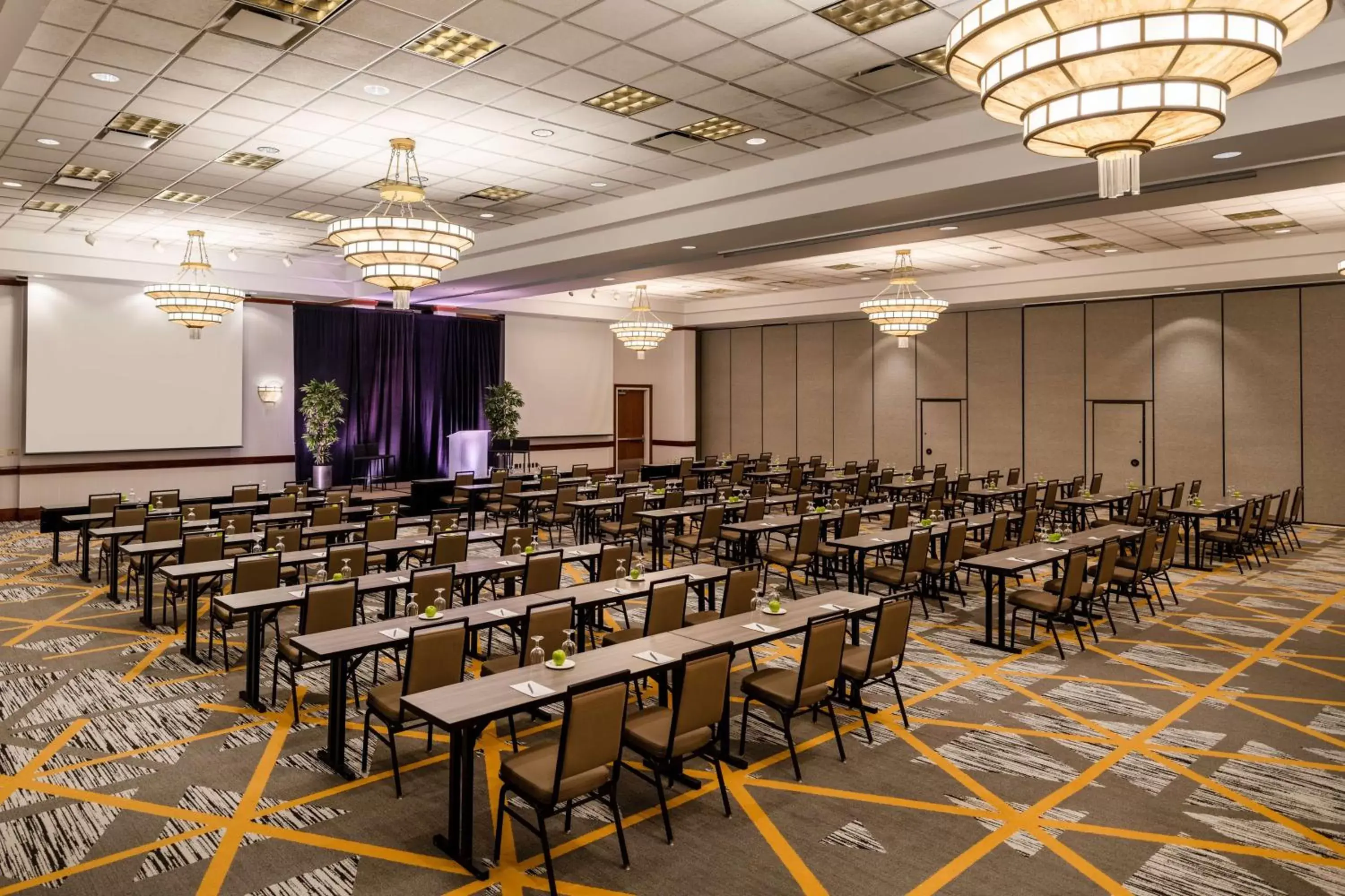 Meeting/conference room in Embassy Suites by Hilton Portland Airport