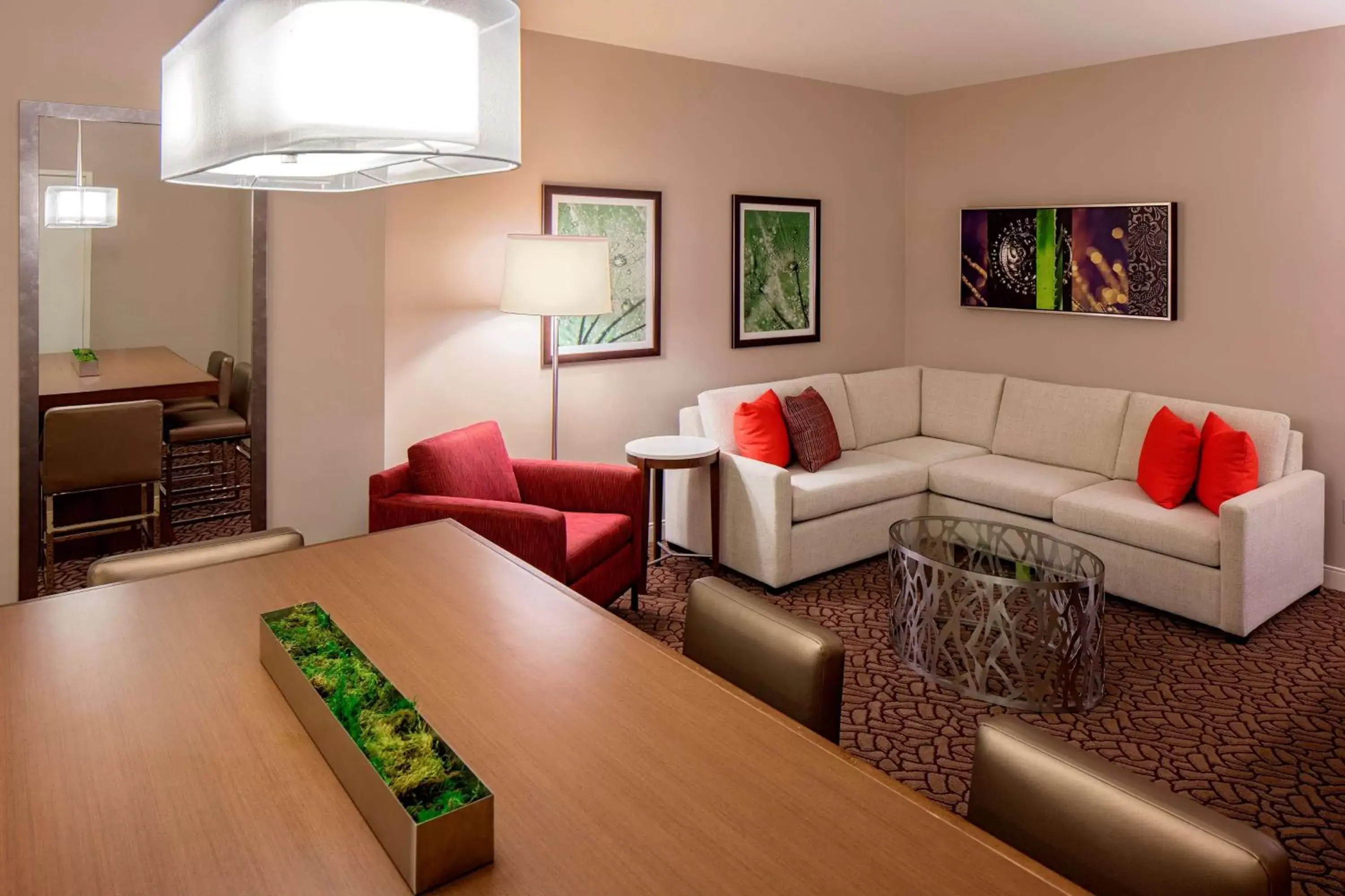 Living room, Seating Area in Hilton Garden Inn Downtown Dallas