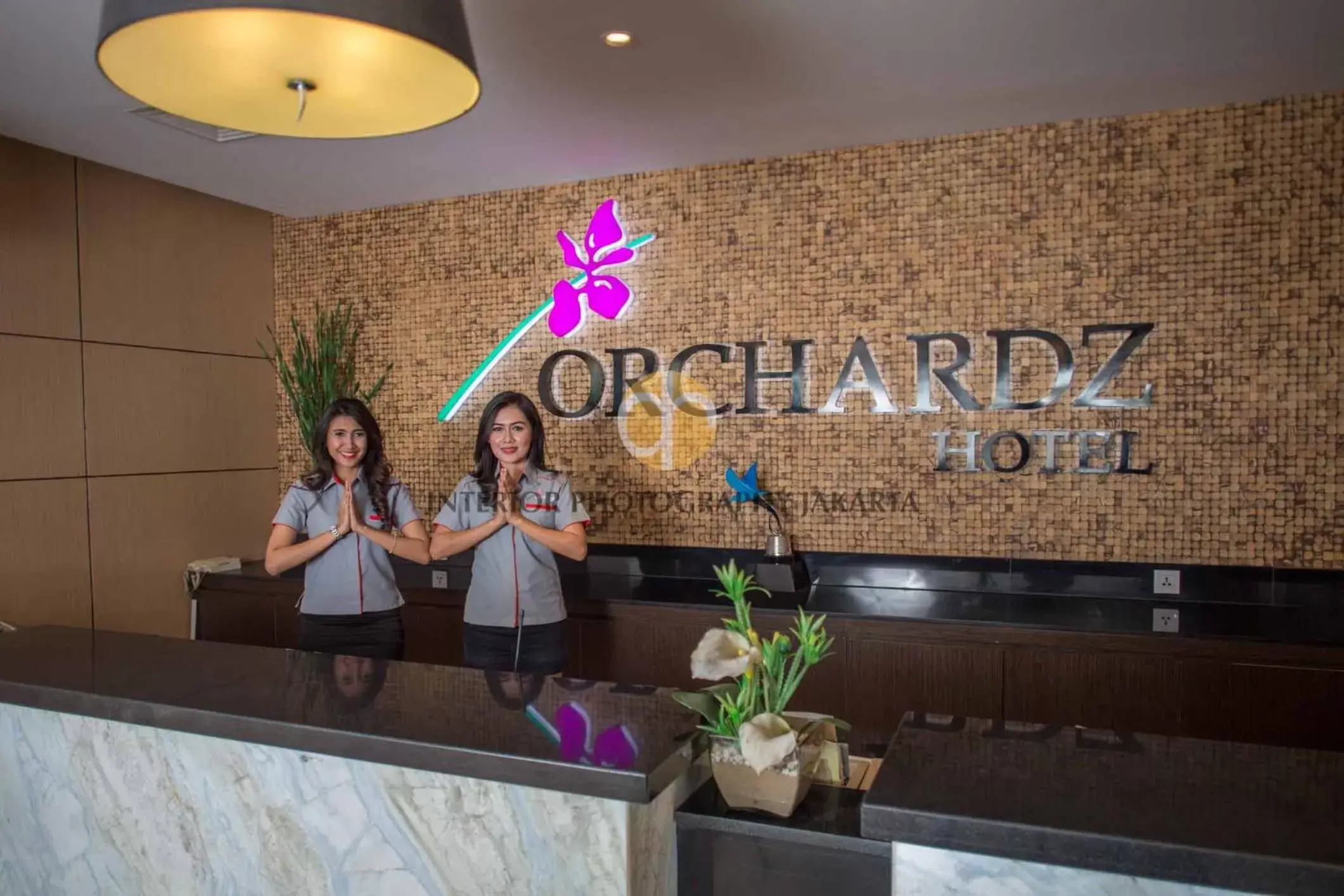 Lobby/Reception in Orchardz Hotel Bandara