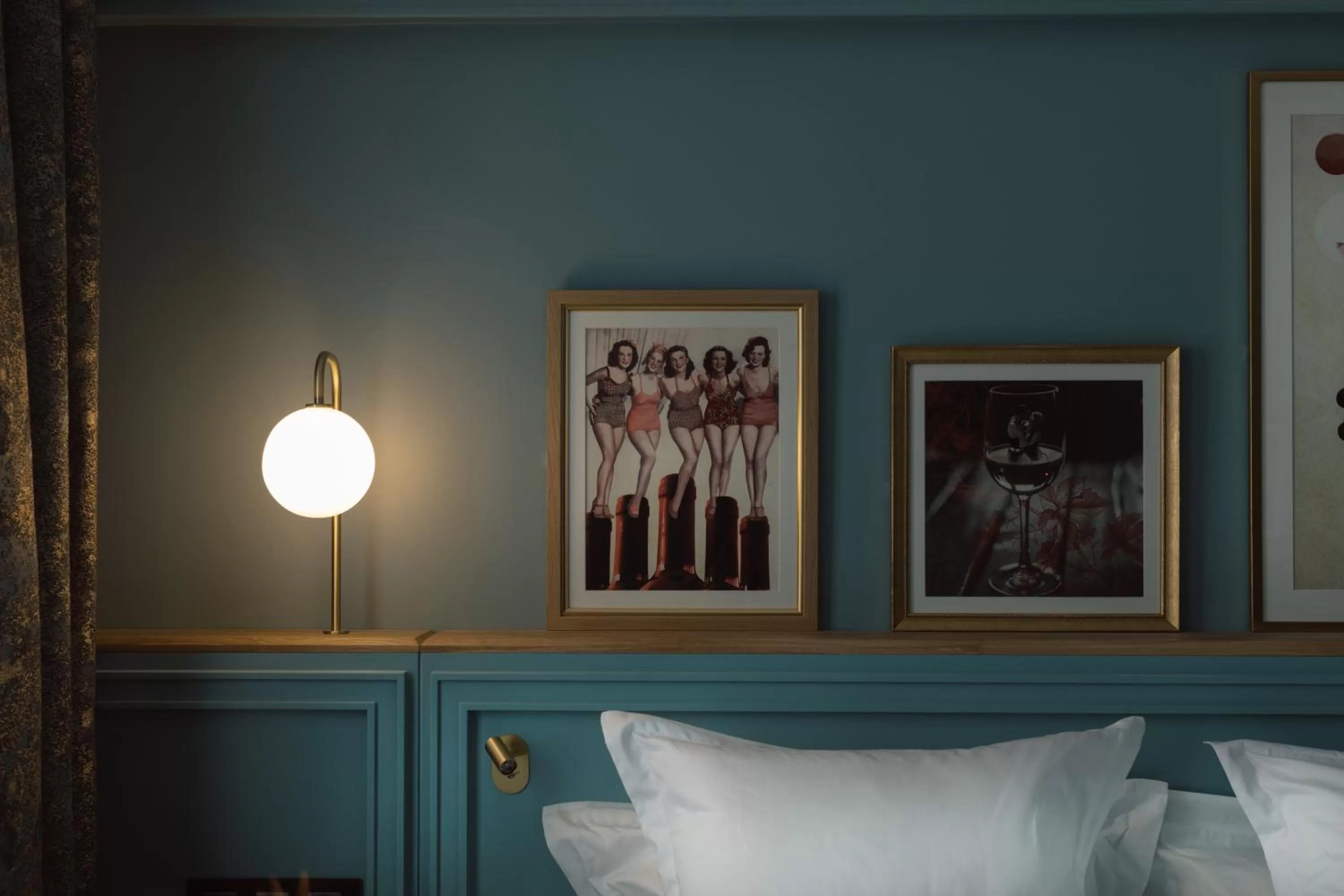 Toilet, Bed in XO Hotel Paris