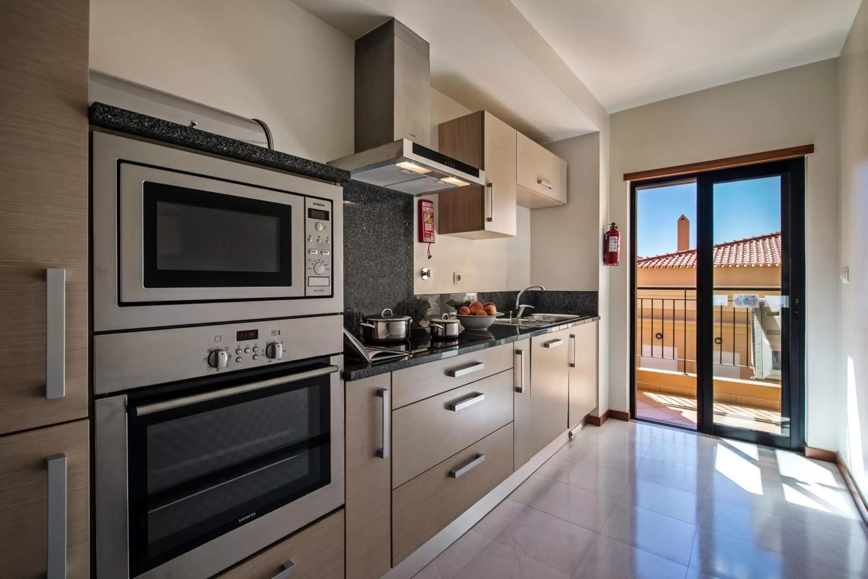 Kitchen or kitchenette, Kitchen/Kitchenette in Baia da Luz Resort