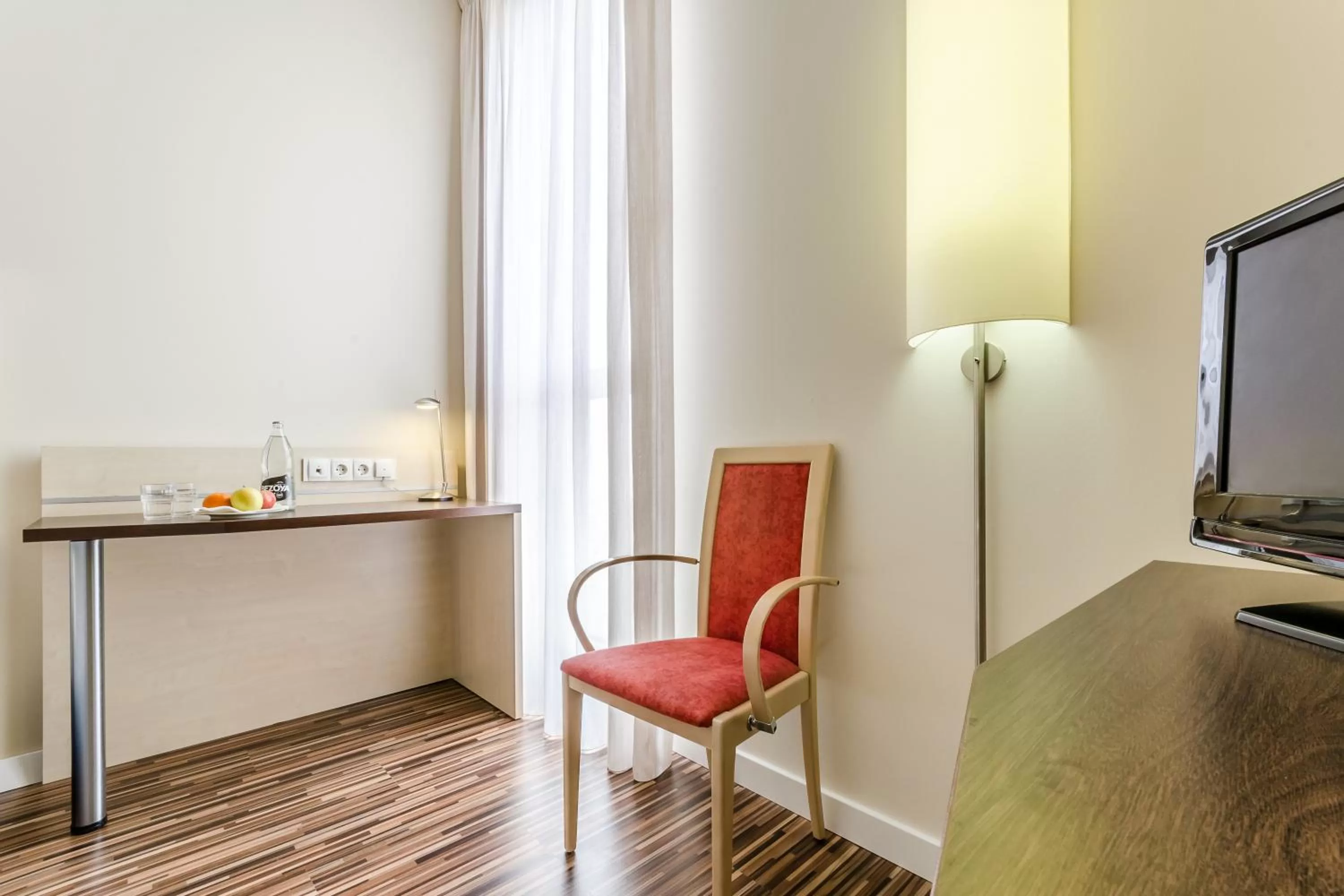 TV and multimedia in Hotel YIT Ciudad De Zaragoza