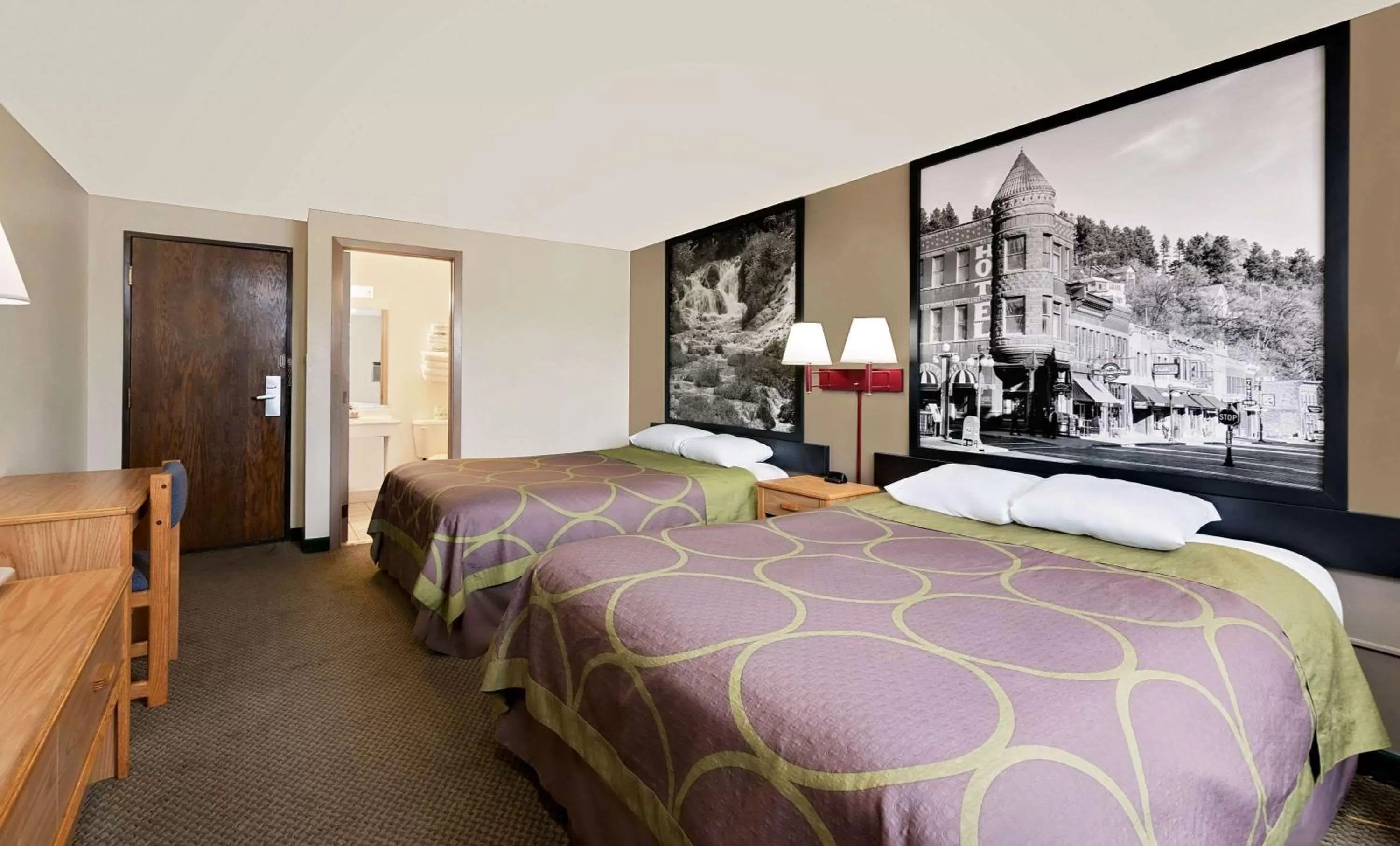 Photo of the whole room, Bed in Super 8 by Wyndham Spearfish