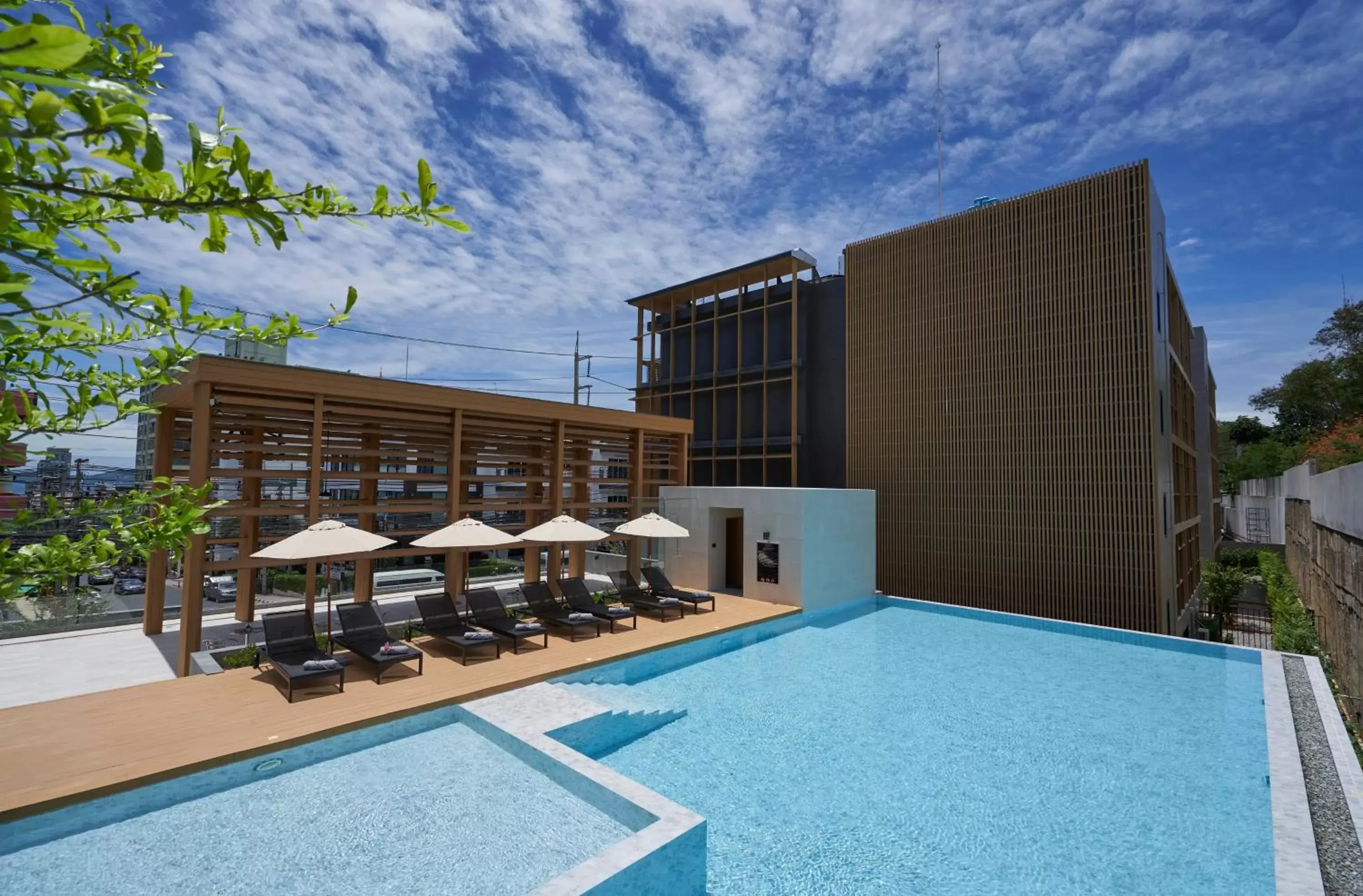 Property building, Swimming Pool in Has Pattaya