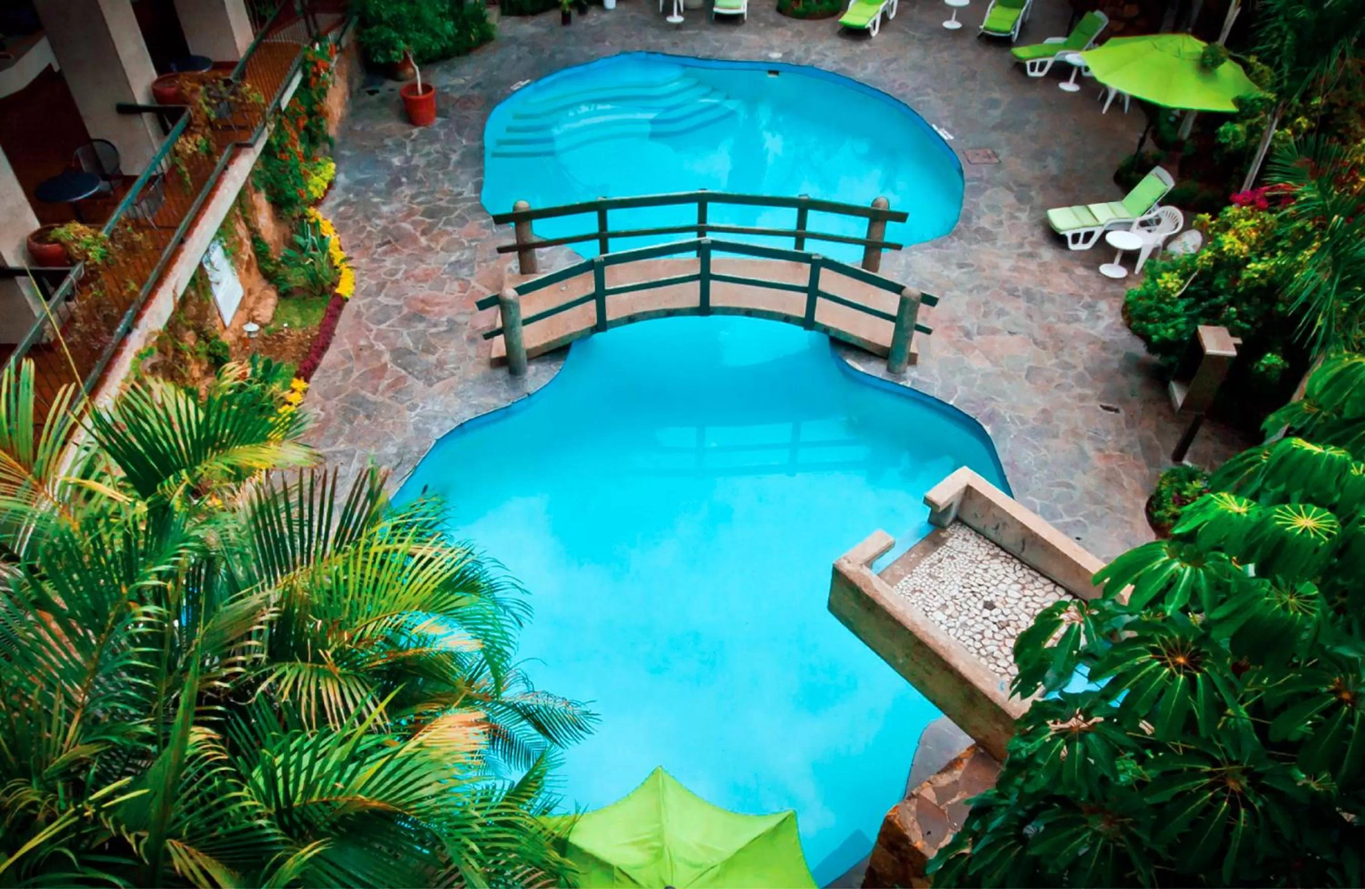 Swimming pool in Hotel Fortin Plaza