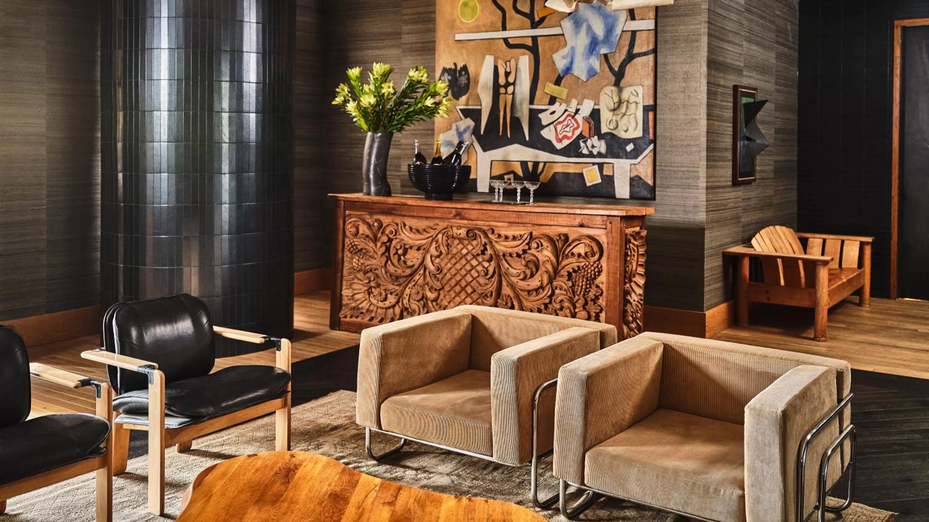 Lounge or bar in Austin Proper Hotel, a Member of Design Hotels