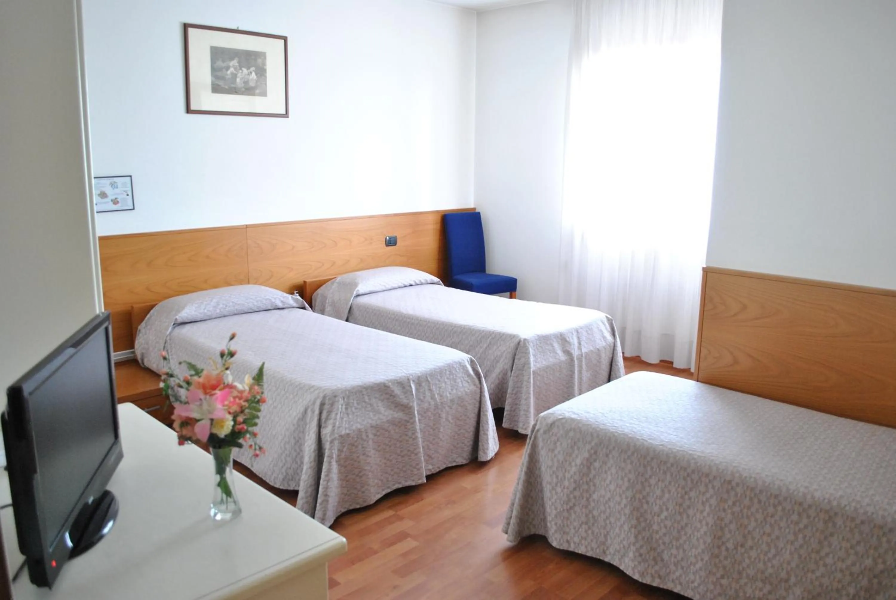 Photo of the whole room, Bed in Rometta Hotel