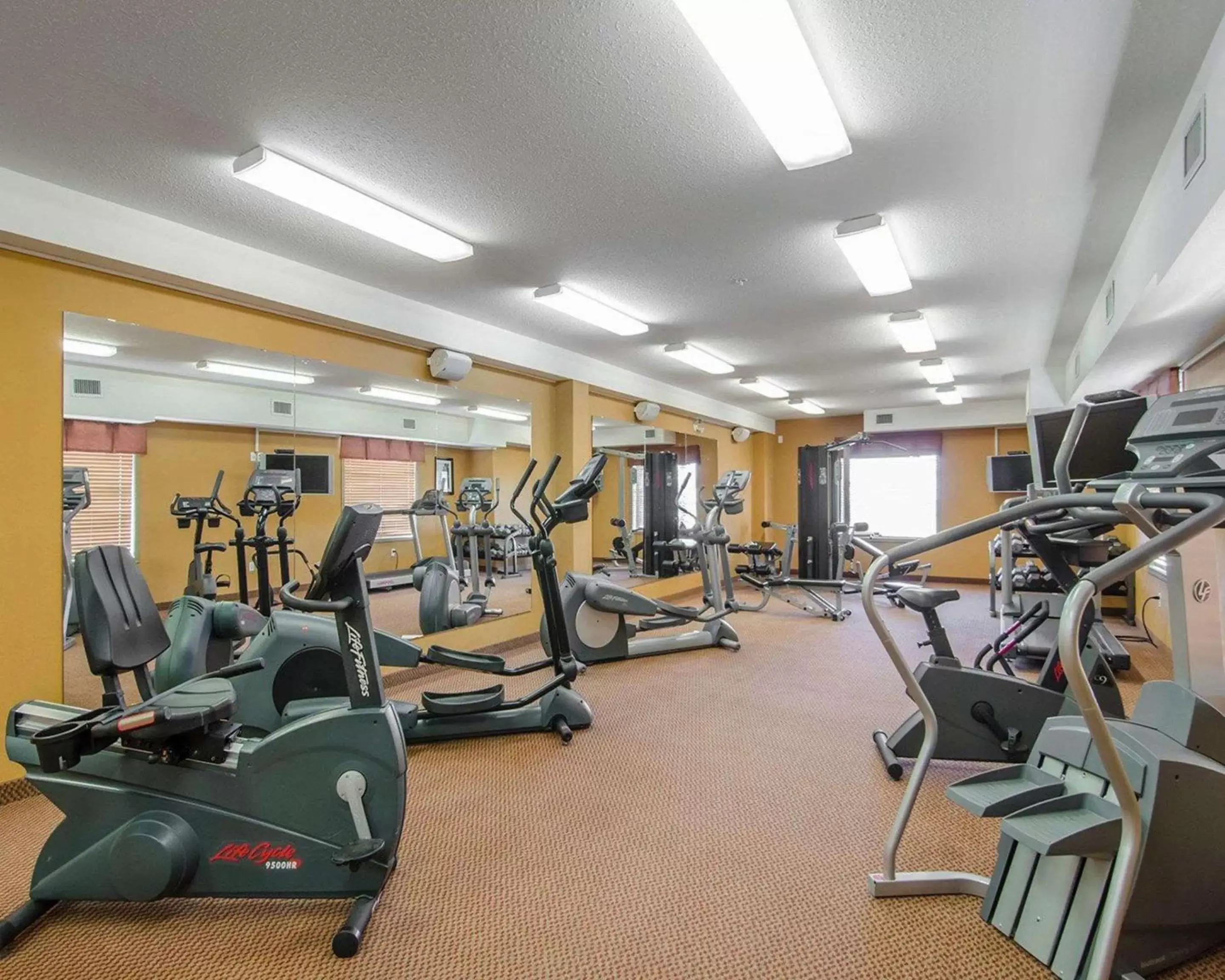 Fitness centre/facilities, Fitness Center/Facilities in Quality Inn & Suites Grand Prairie