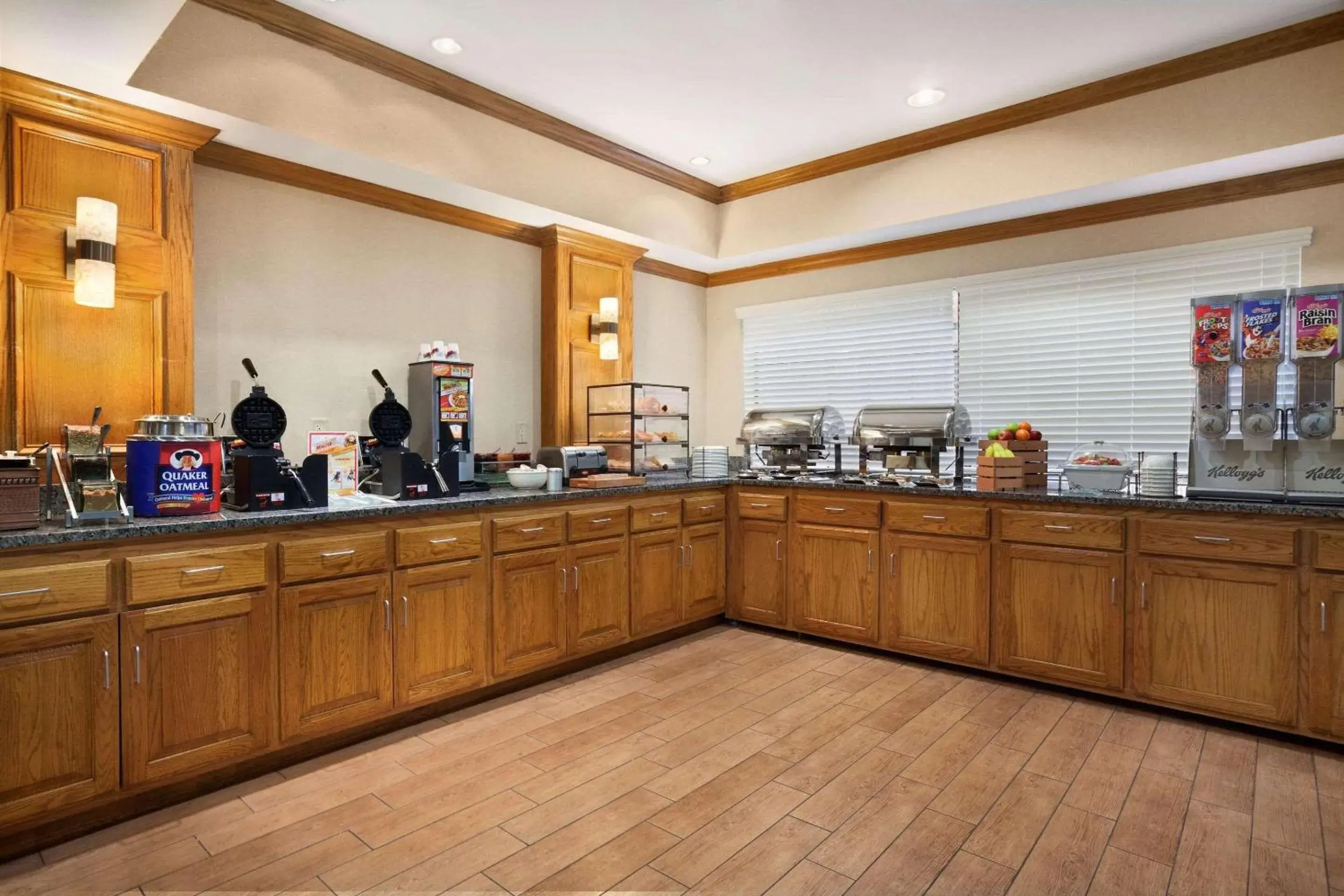 Breakfast, Restaurant/Places to Eat in Country Inn & Suites by Radisson, Lubbock, TX