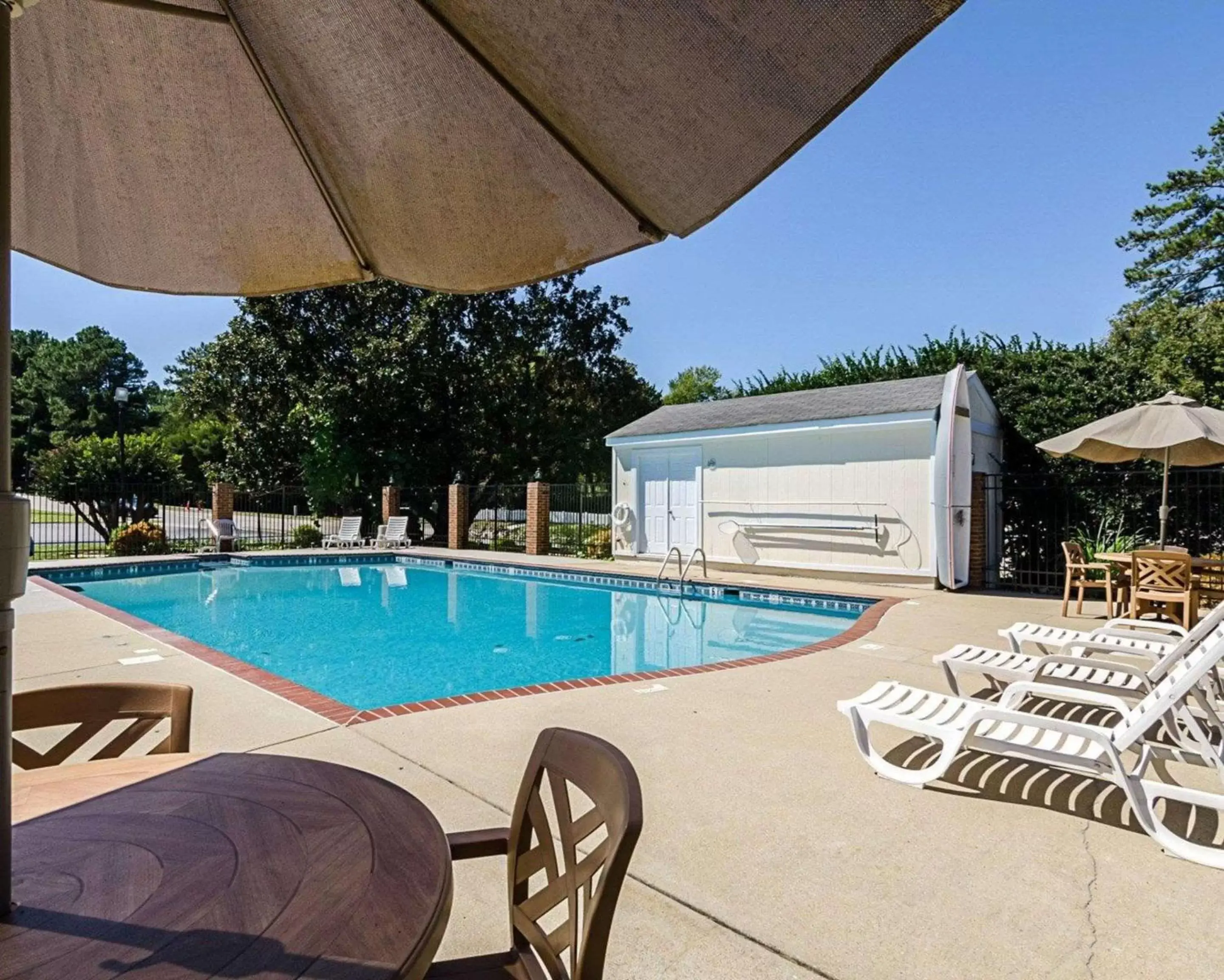 On site, Swimming Pool in Rodeway Inn Historic