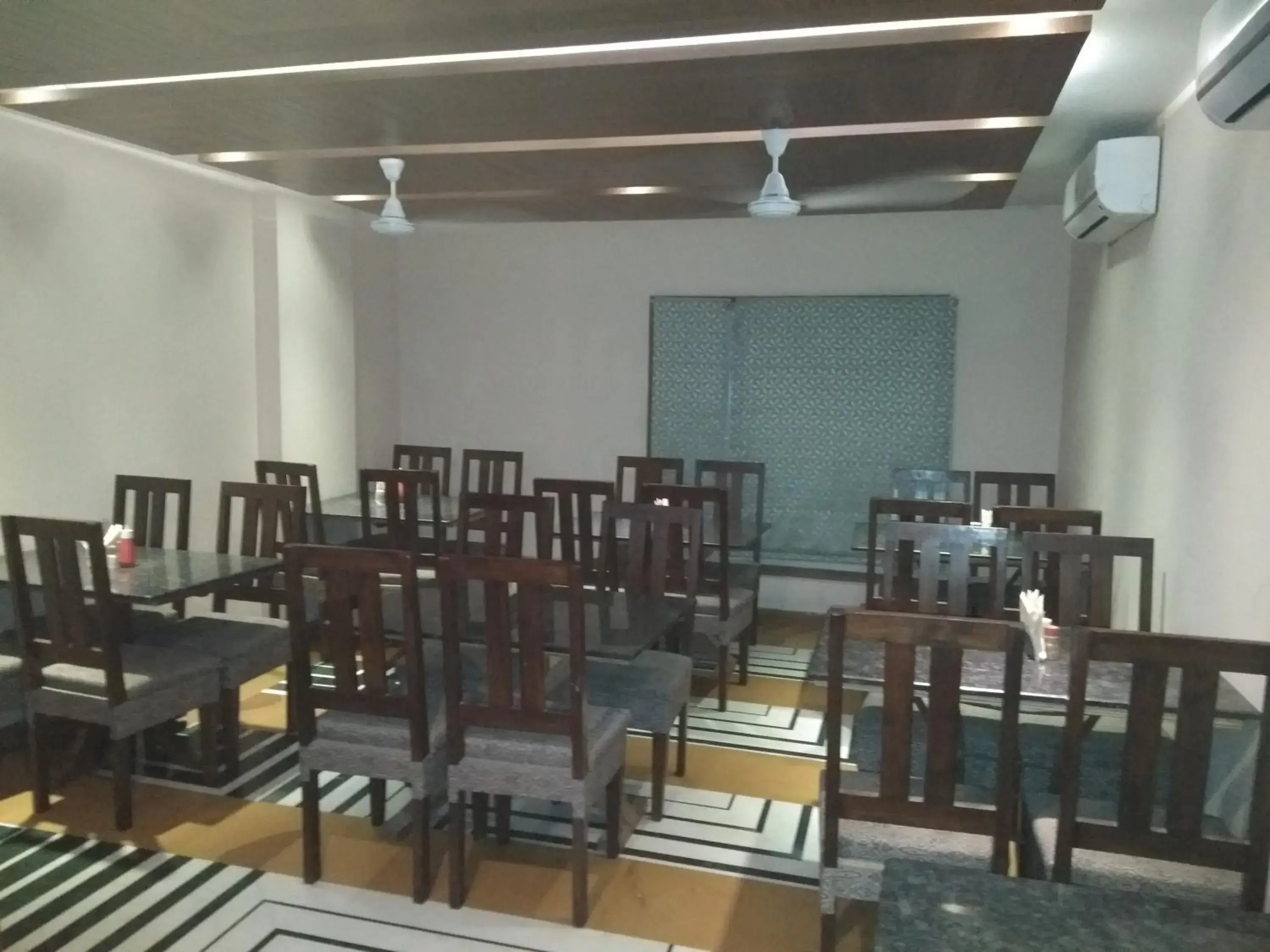 Restaurant/places to eat in Hotel Shalimar Palace Restaurant/places to eat in Hotel Shalimar Palace