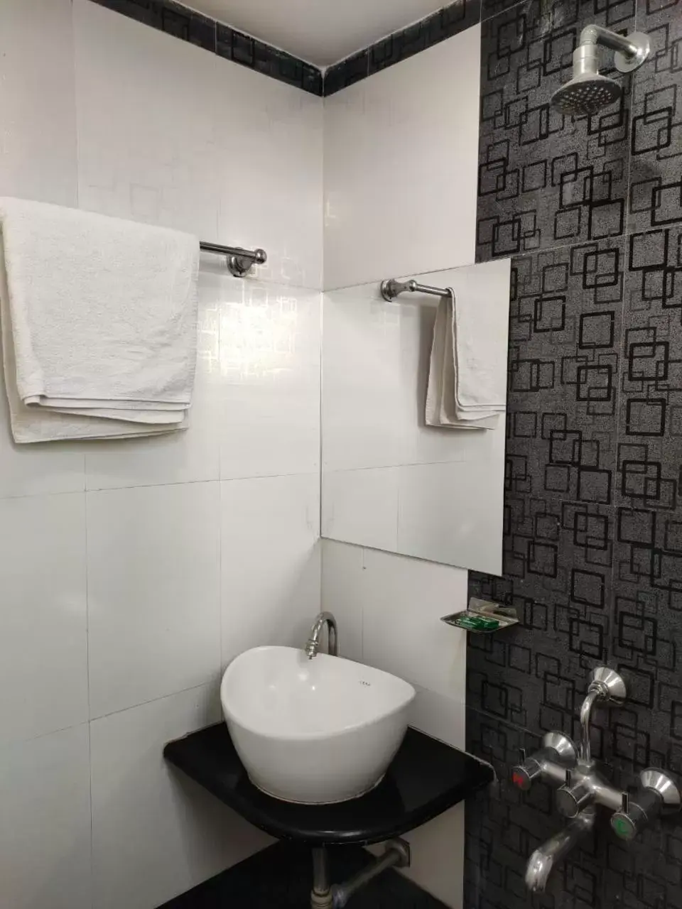 Bathroom in Hotel Avon International