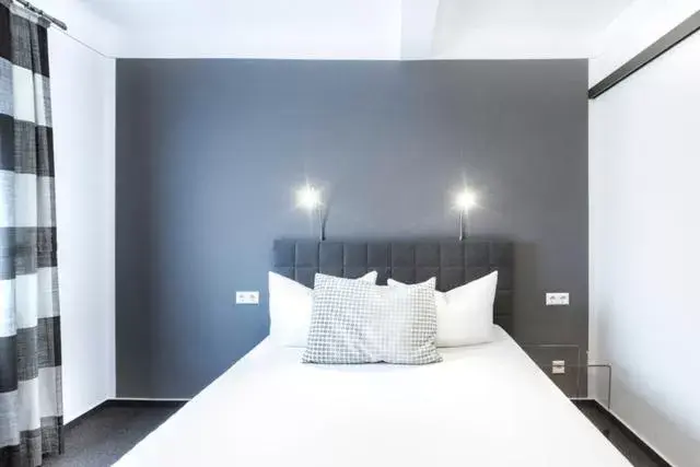 Single Room with Private Bathroom - single occupancy in Hochwald Lodge Single Room with Private Bathroom - single occupancy in Hochwald Lodge