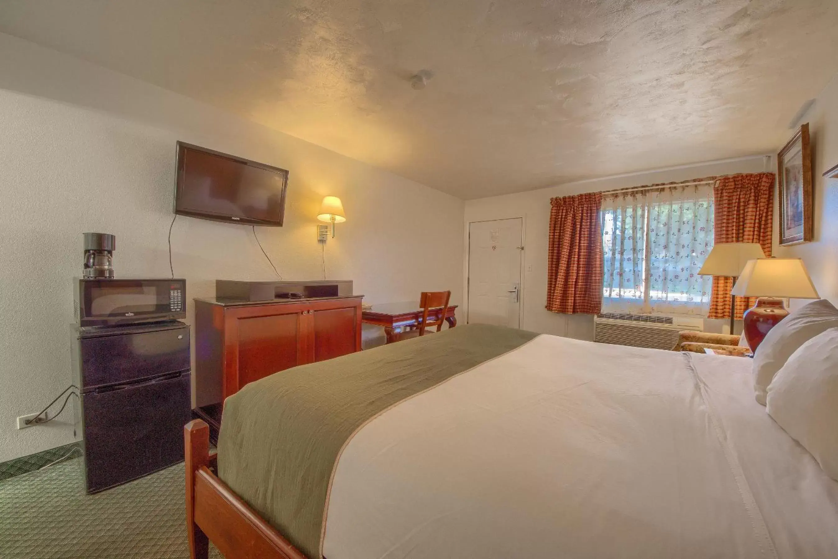 Bed in Americas Best Value Inn Uvalde Bed in Americas Best Value Inn Uvalde