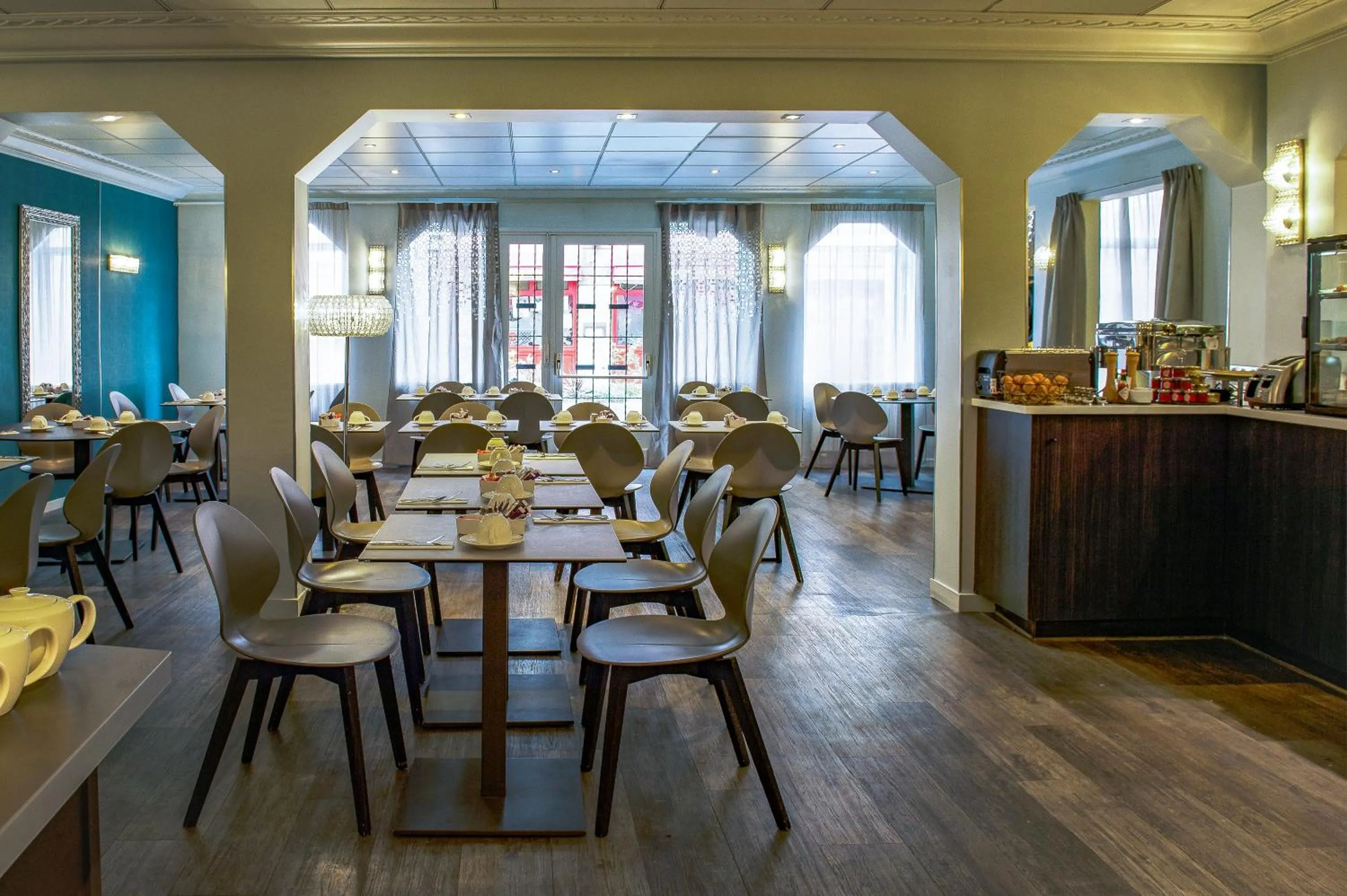 Buffet breakfast in Mercure Paris Opéra Faubourg Montmartre