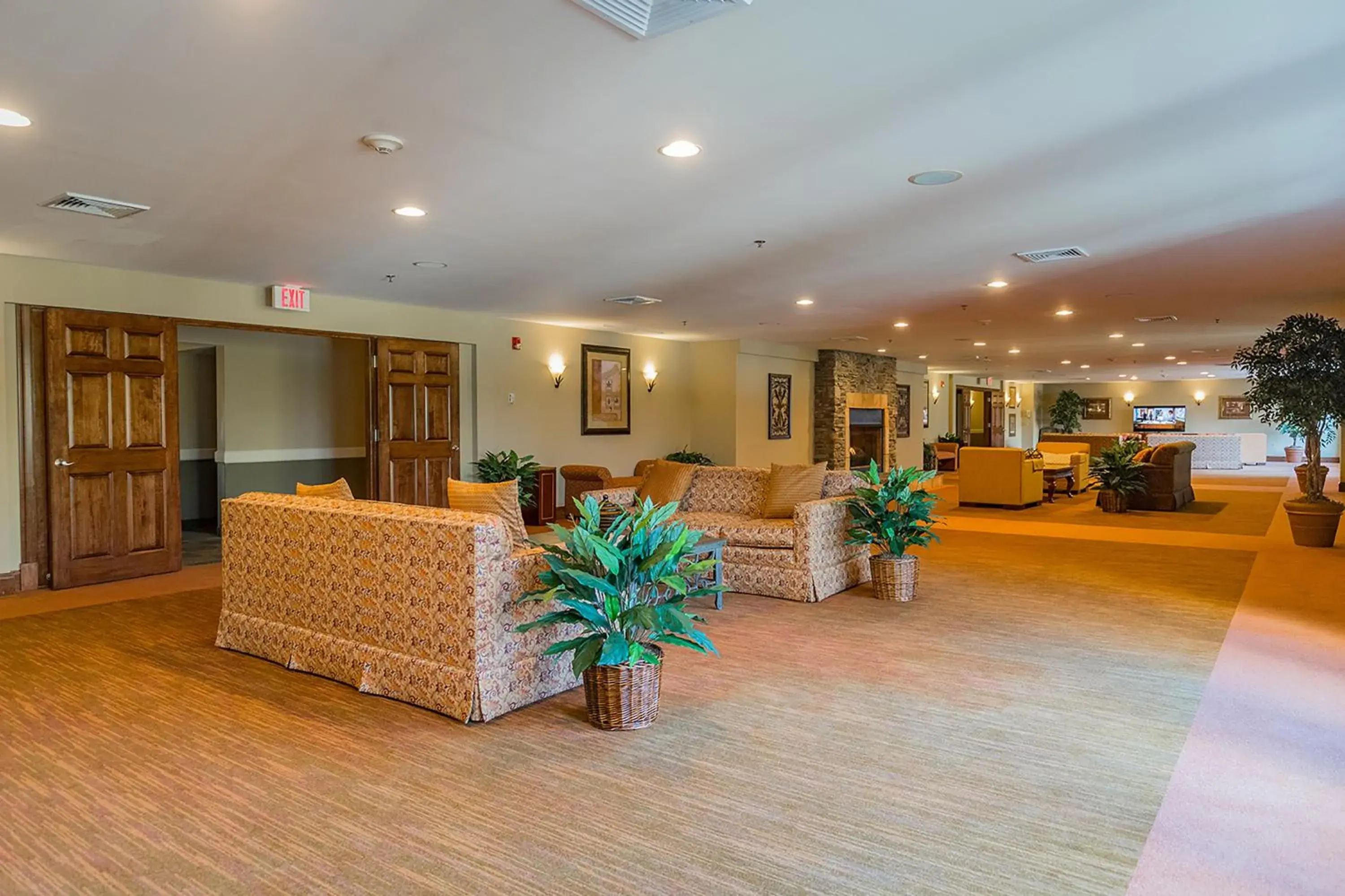 Communal lounge/ TV room, Lobby/Reception in Berkshire Mountain Lodge