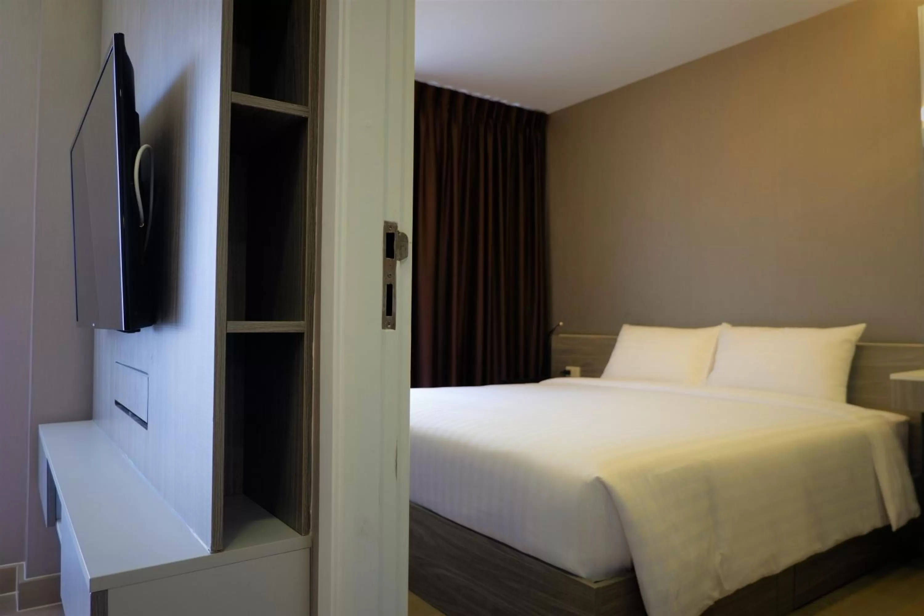 Bedroom, Bed in 18 Residence