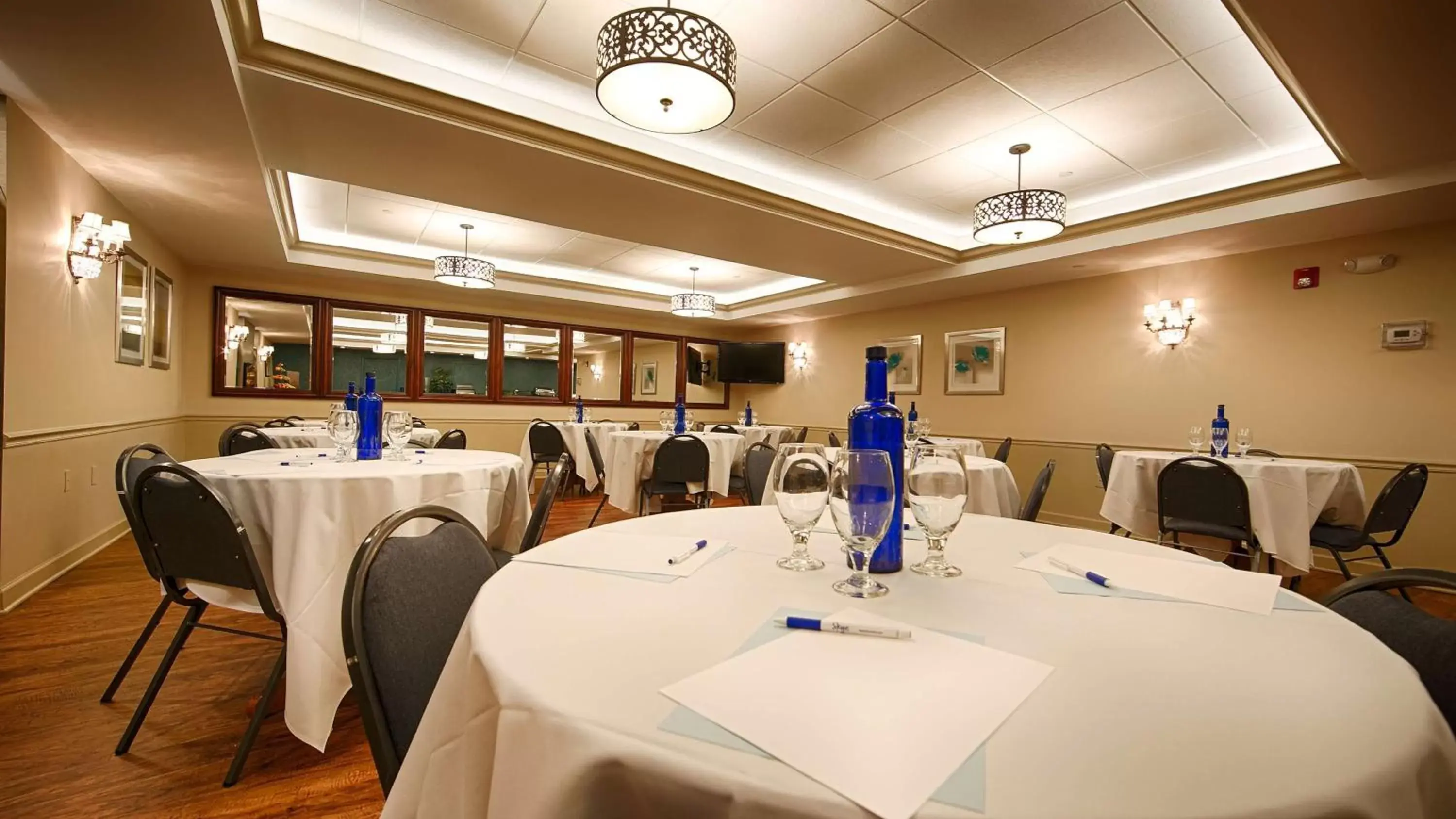 Restaurant/places to eat in Best Western Plus Mentor-Cleveland Northeast