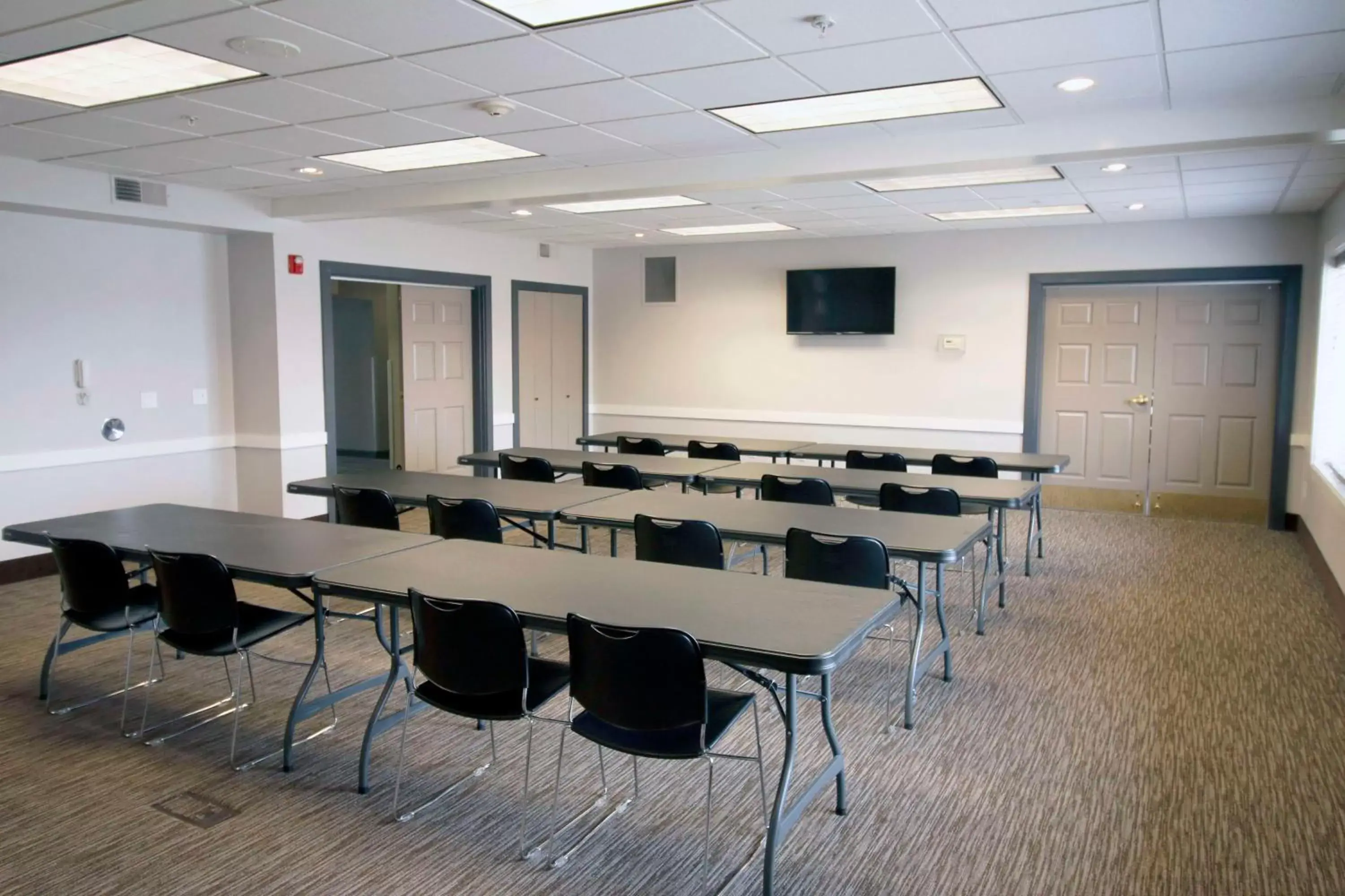 Meeting/conference room in Country Inn & Suites by Radisson, Council Bluffs, IA