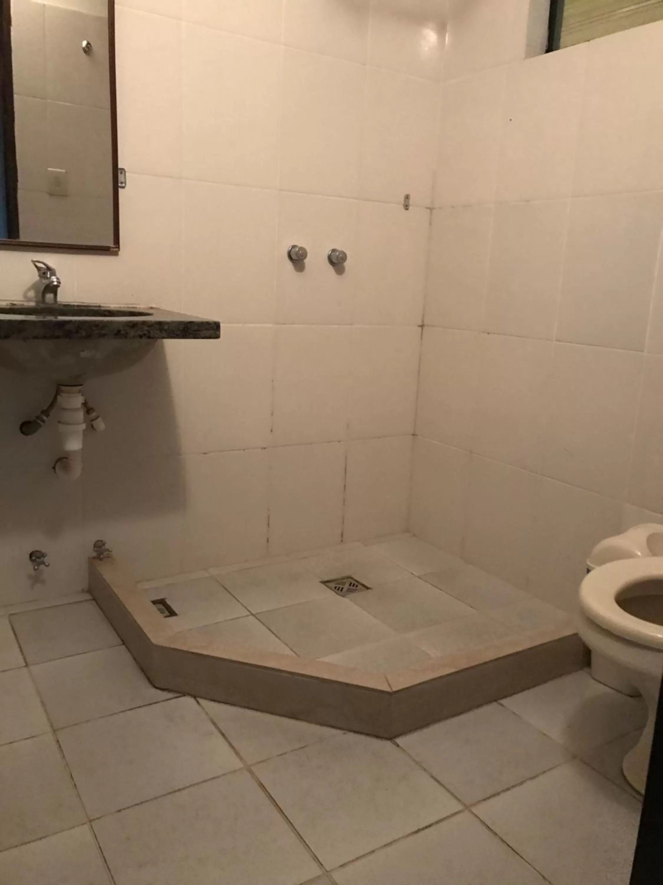 Shower in Hotel Viru Viru II