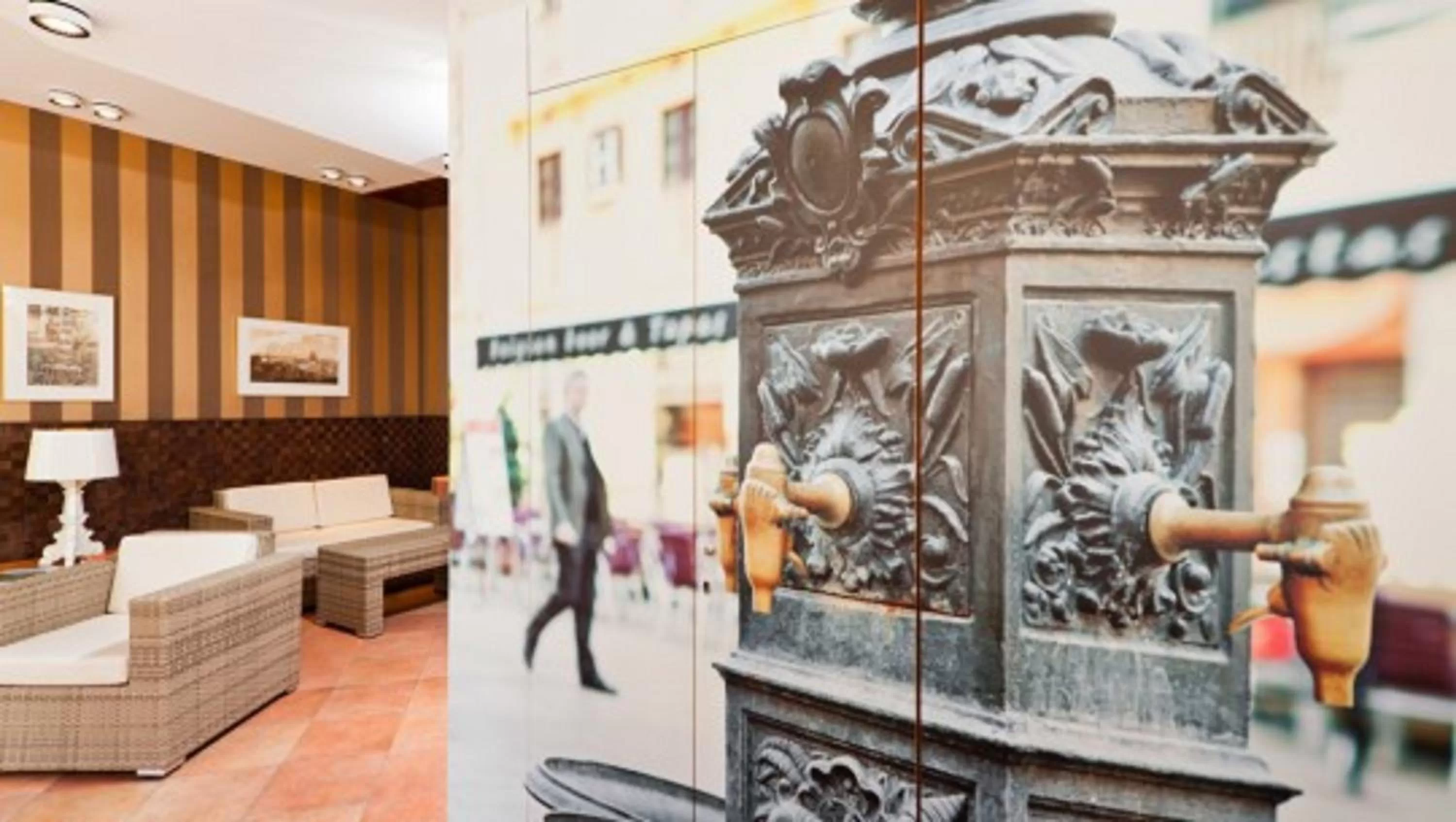 Decorative detail in Plaça De La Font