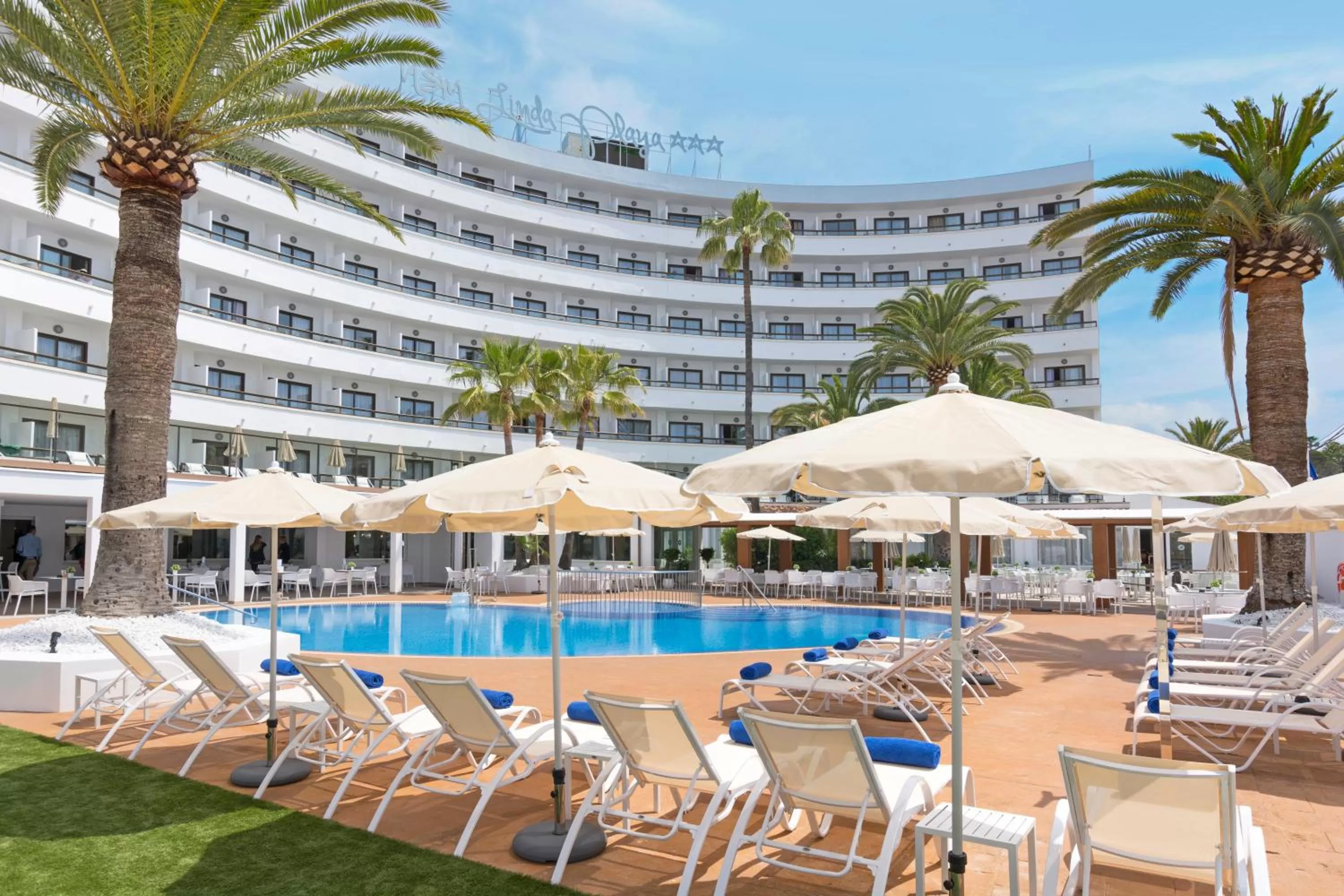 Facade/entrance in HSM Linda Playa