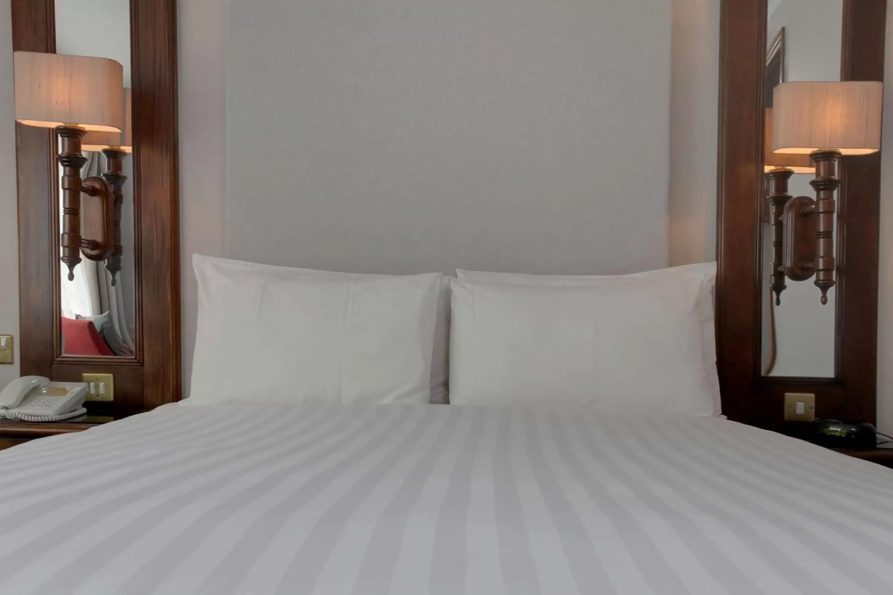 Bedroom, Bed in Marks Tey Hotel Colchester Bedroom, Bed in Marks Tey Hotel Colchester