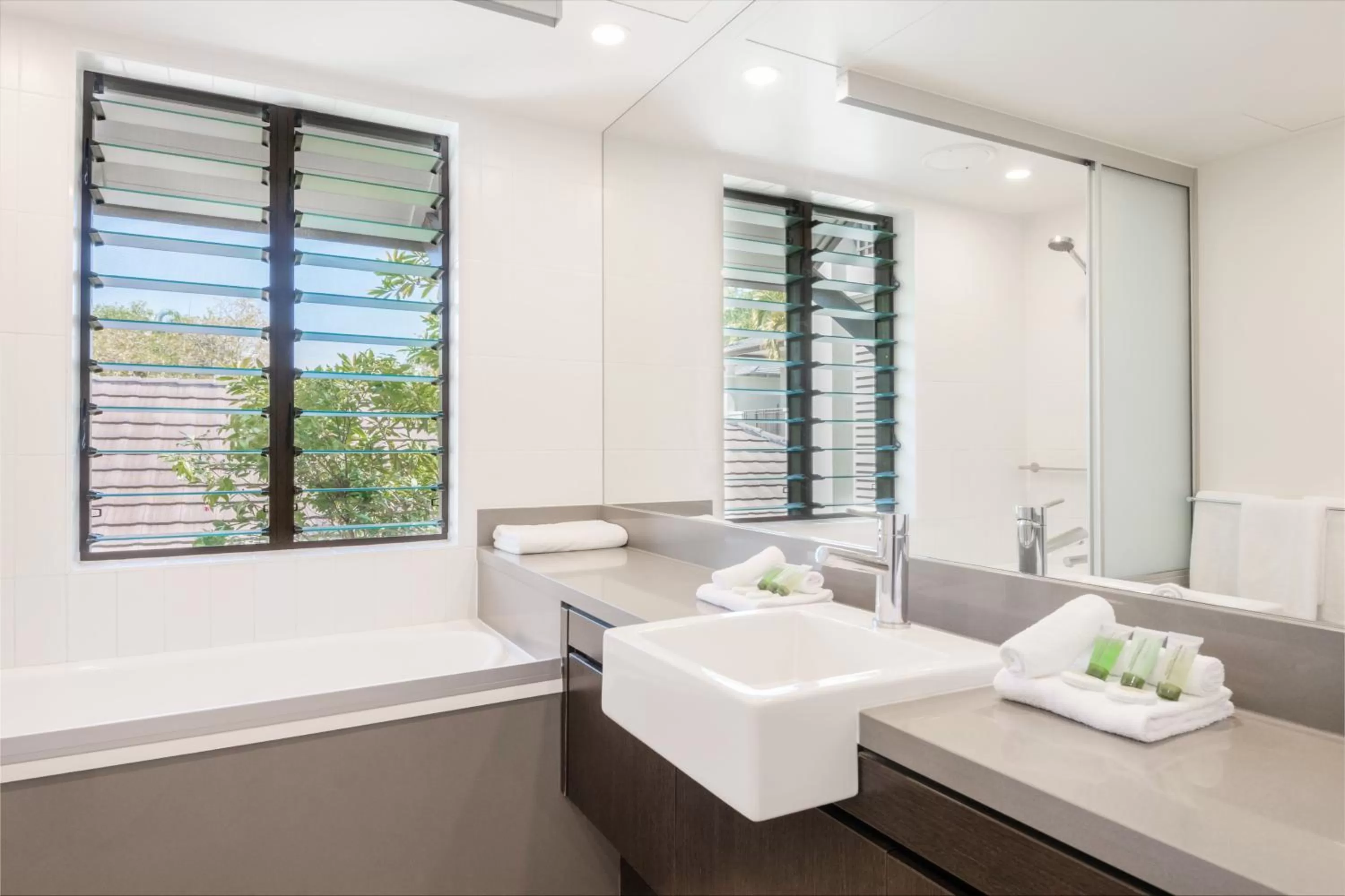 Bathroom in Port Douglas Private Apartments in Temple