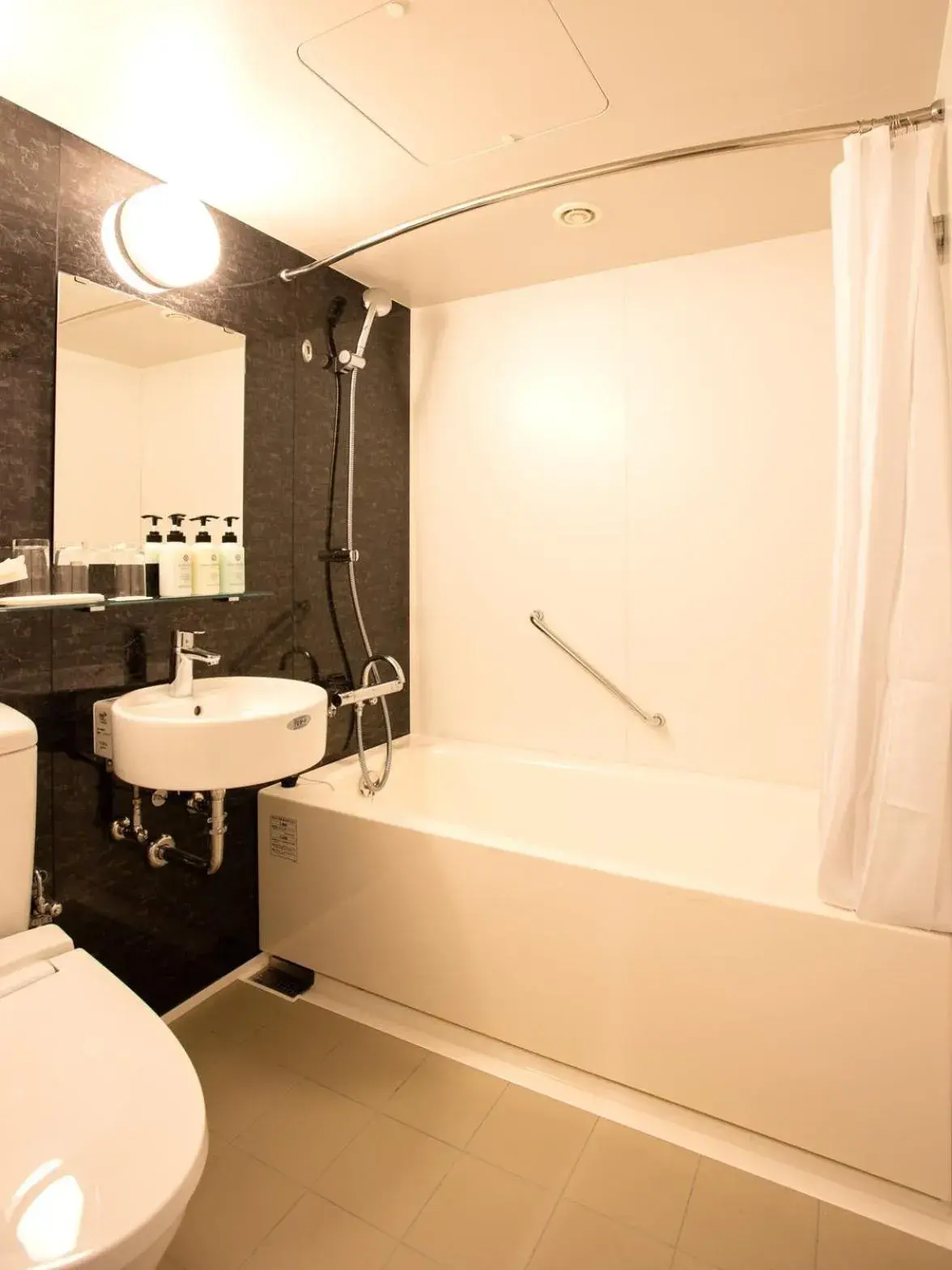 Shower, Bathroom in Ryogoku View Hotel