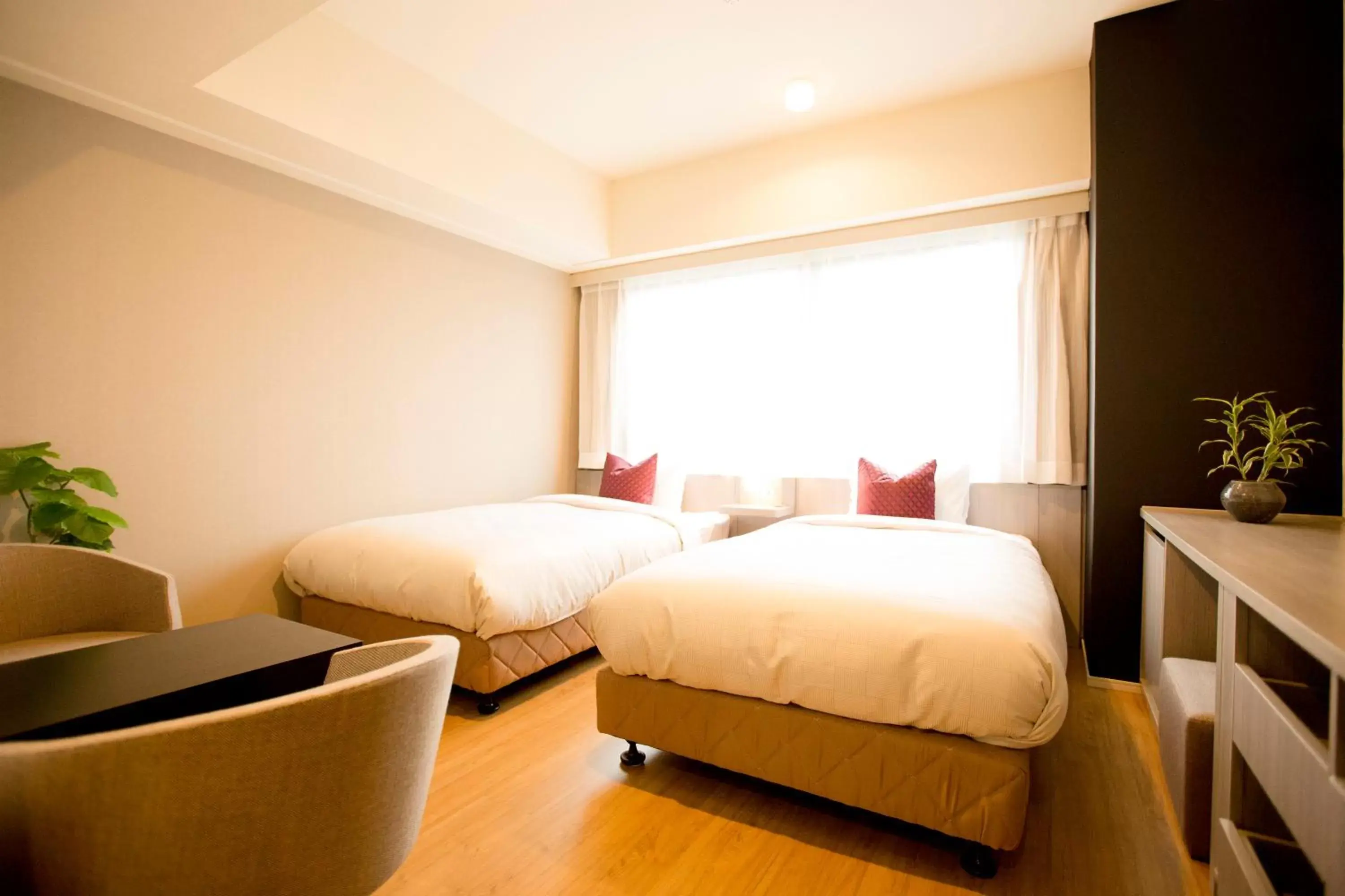 Photo of the whole room, Bed in Sakura Terrace