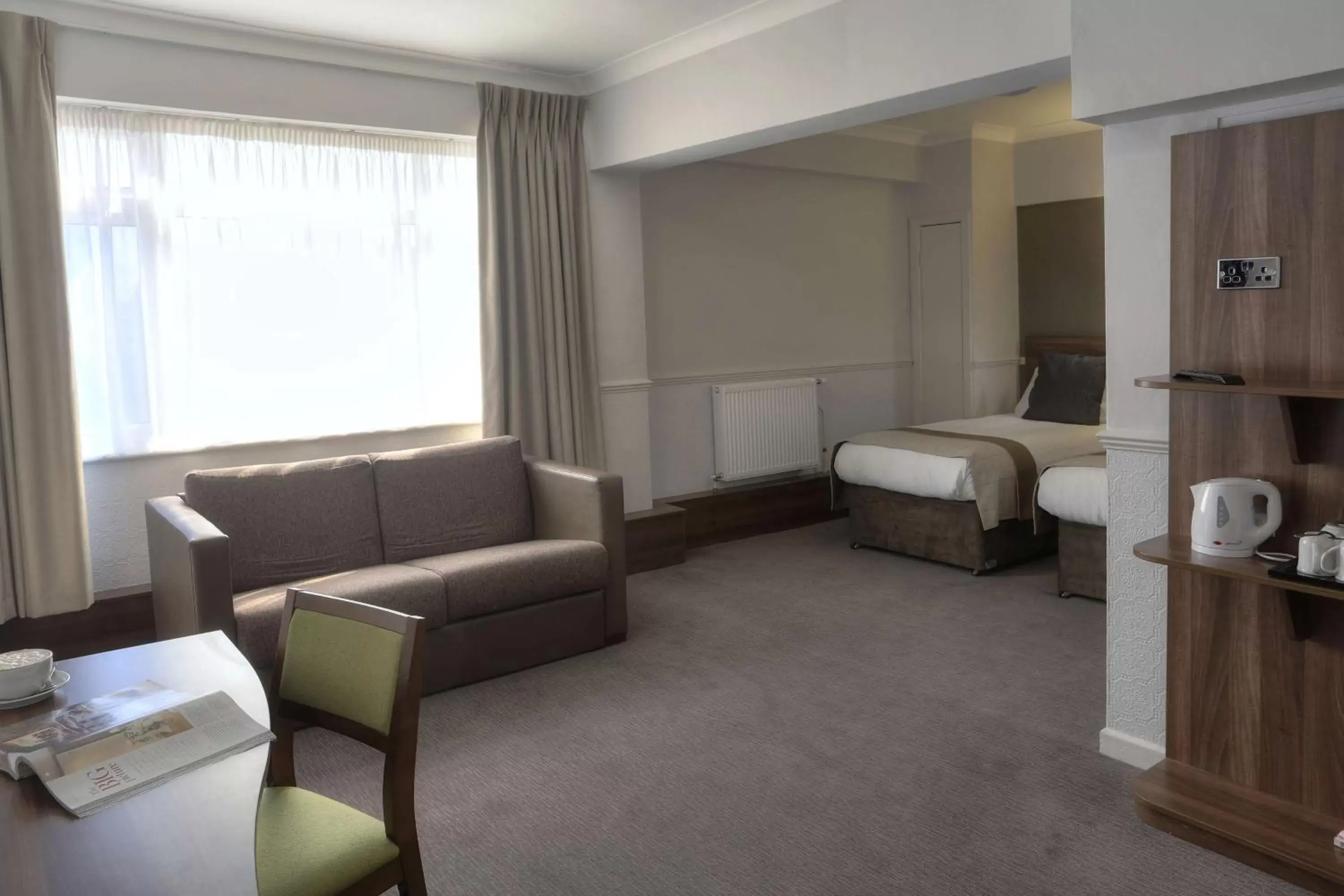 Photo of the whole room, Seating Area in Best Western Manchester Altrincham Cresta Court Hotel