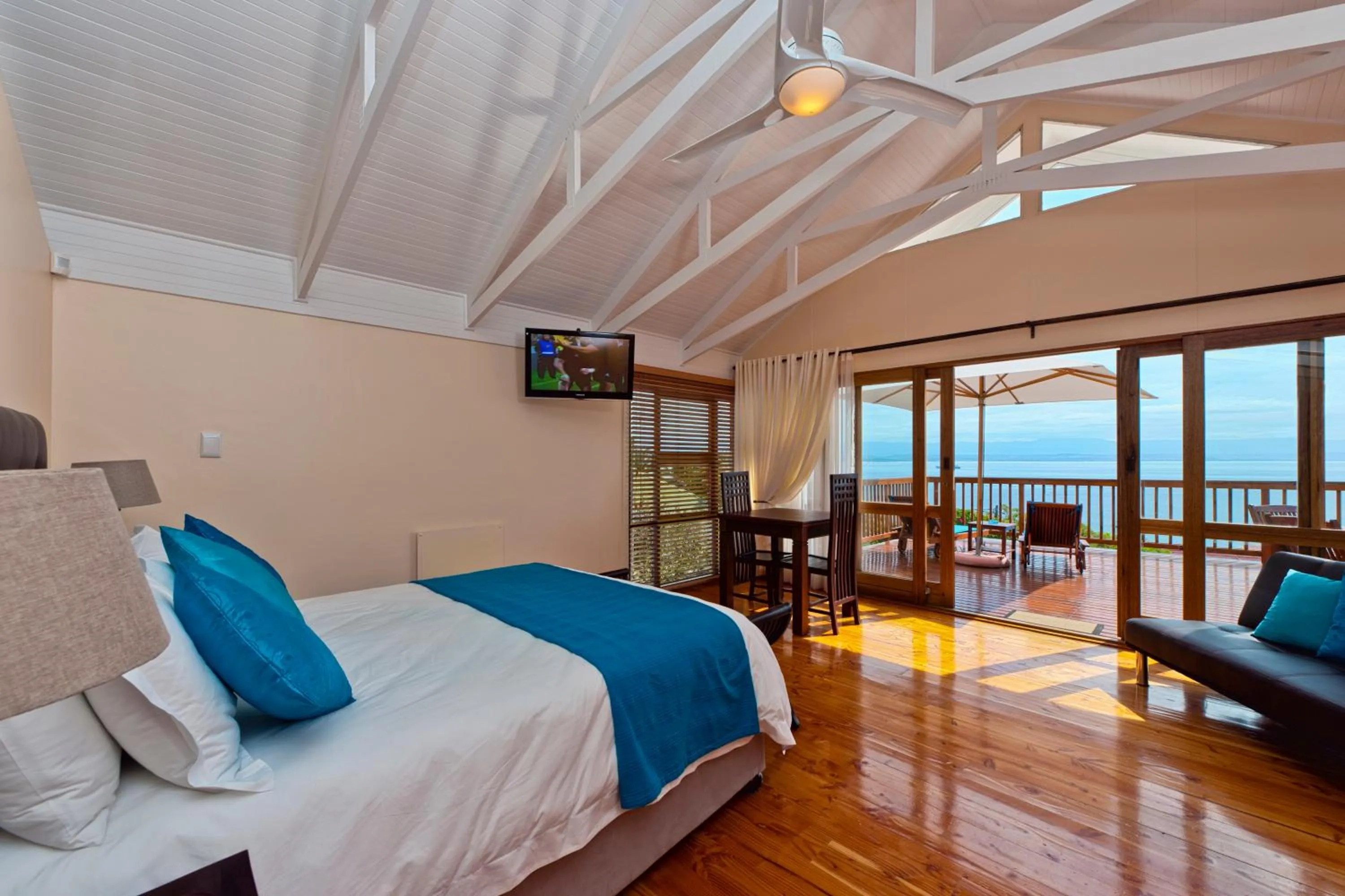 TV and multimedia, Bed in Aquamarine Guest House