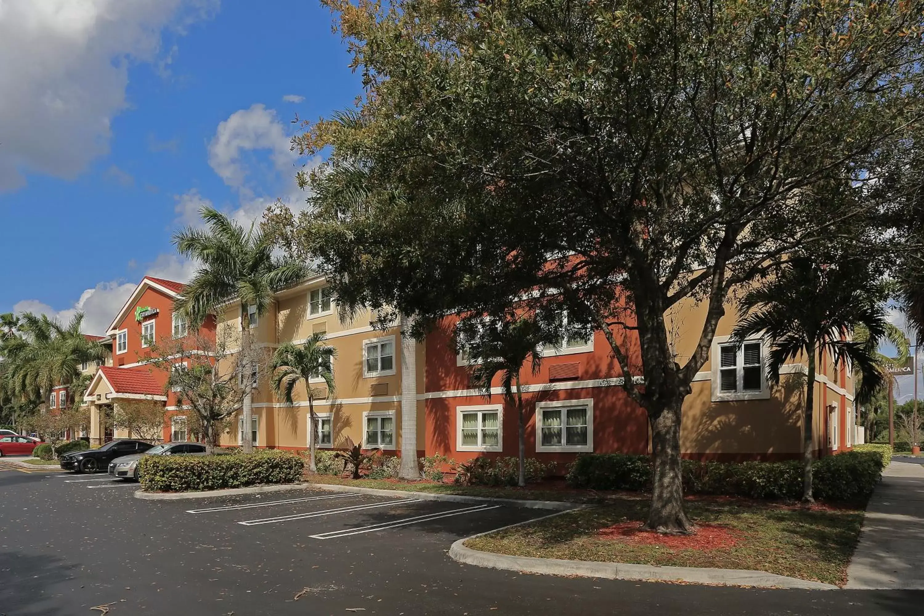 Property Building in Extended Stay America Suites - West Palm Beach - Northpoint Corporate Park