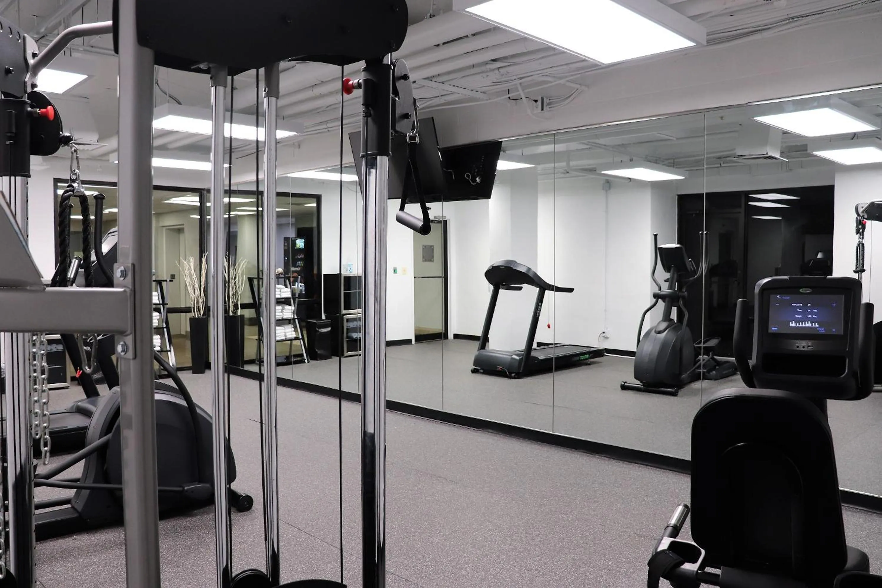 Fitness centre/facilities in Harborside Hotel