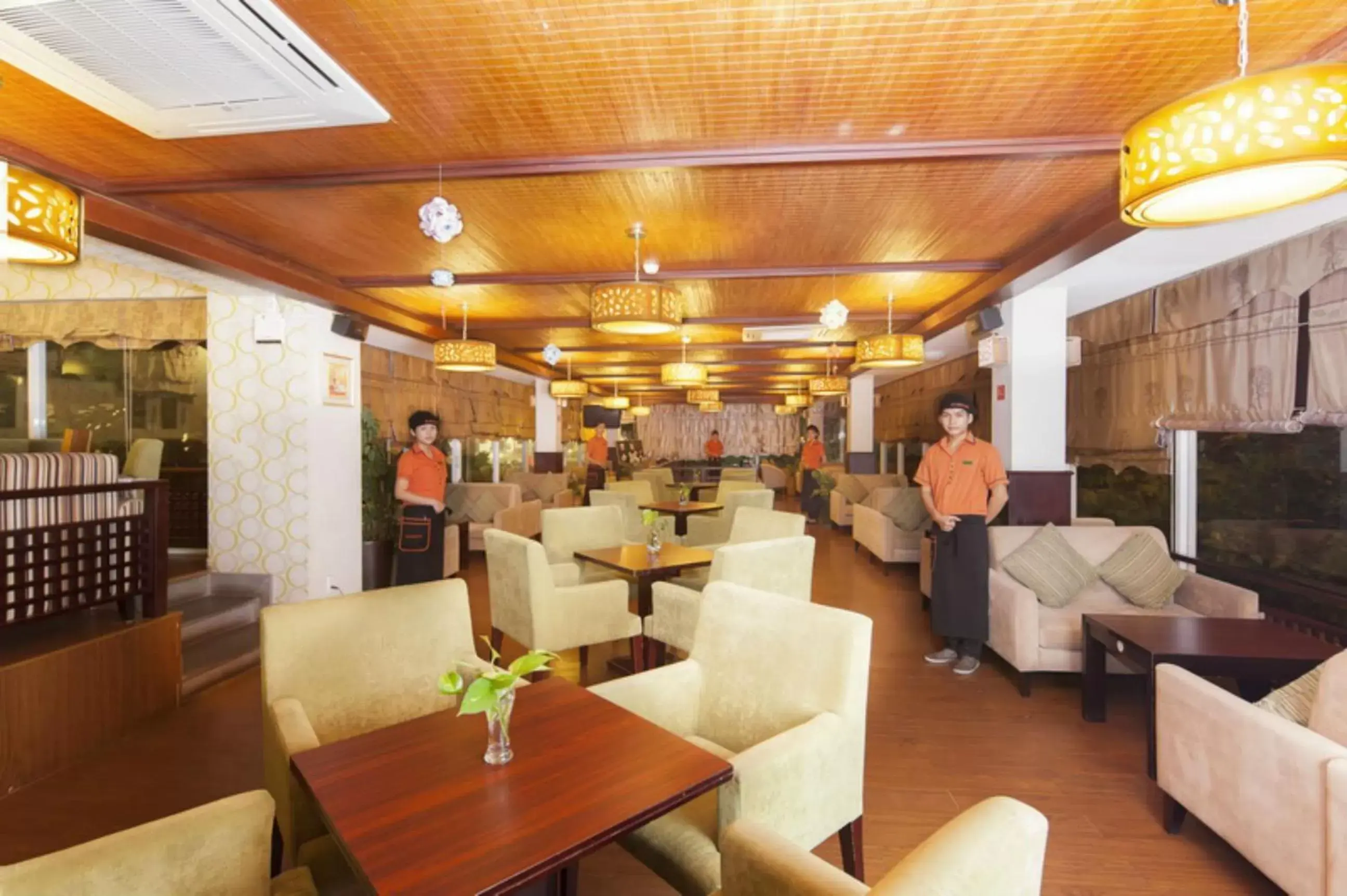 Area and facilities, Restaurant/Places to Eat in Seaside Resort Vung Tau