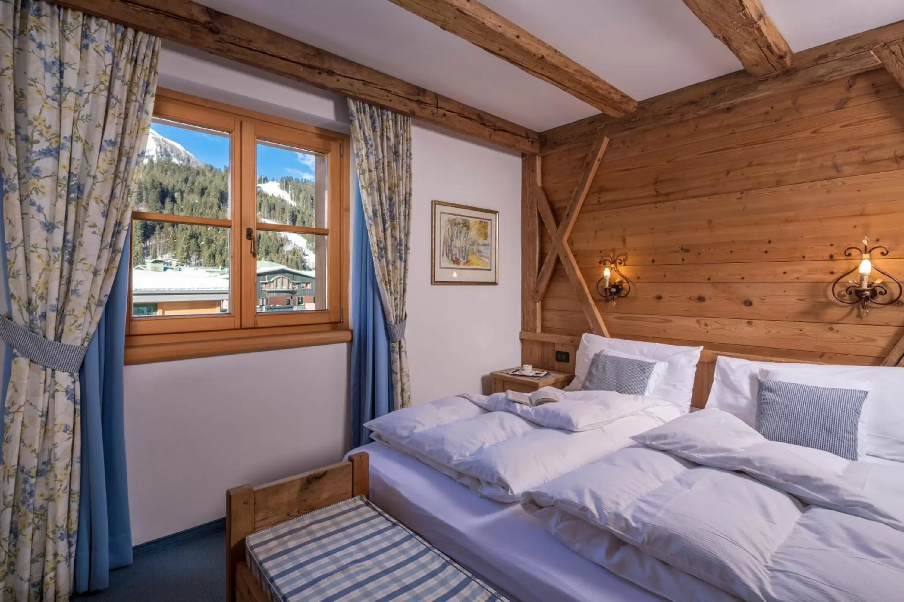 Bed, Room Photo in Hotel Chalet Del Sogno