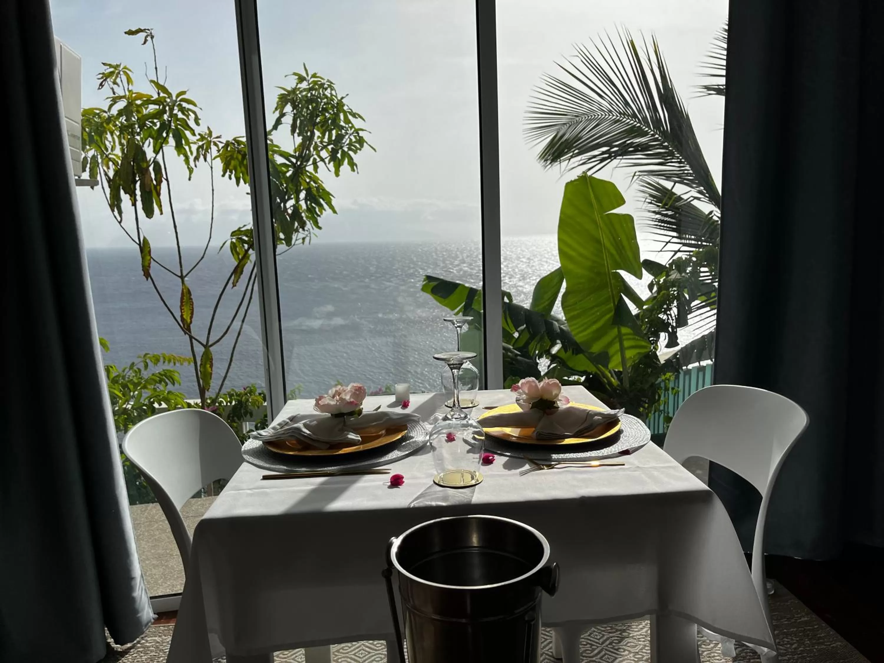 Restaurant/Places to Eat in Fogo Boutique Hotel