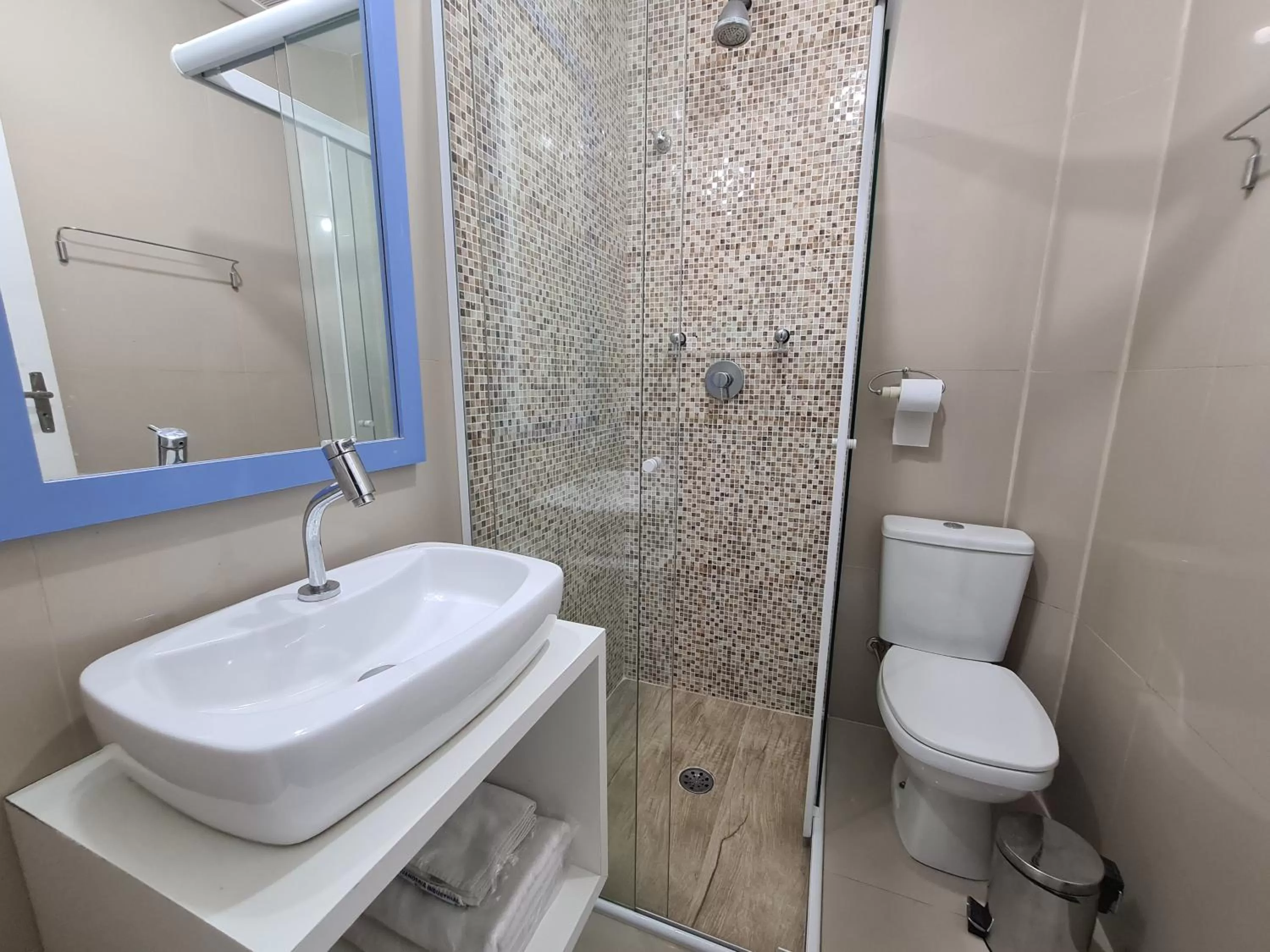 Shower in Bella Augusta Hotel