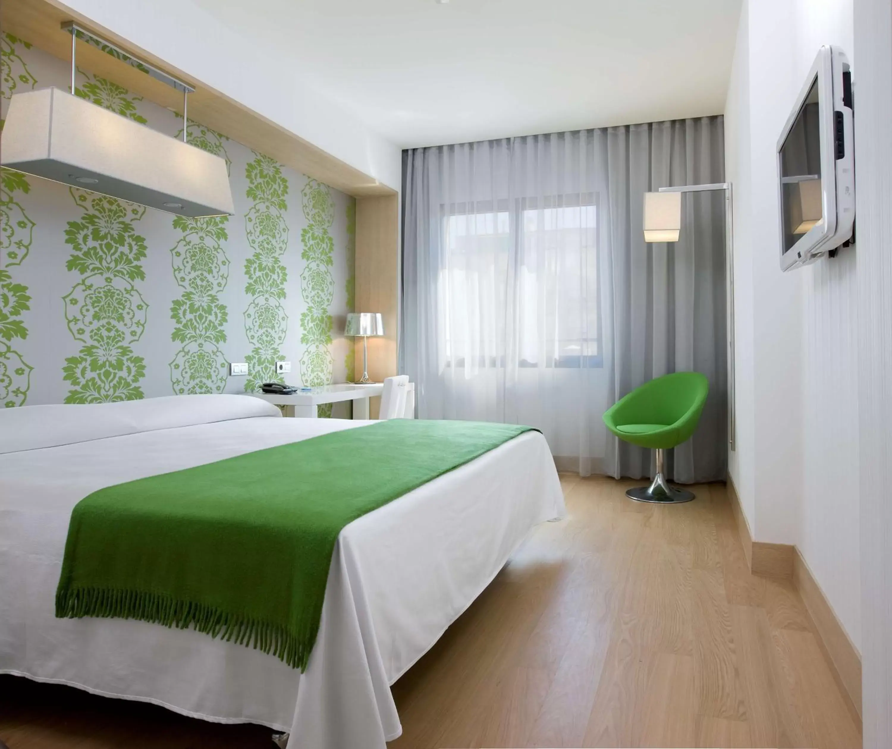 Bedroom, Bed in NH Madrid Principe de Vergara