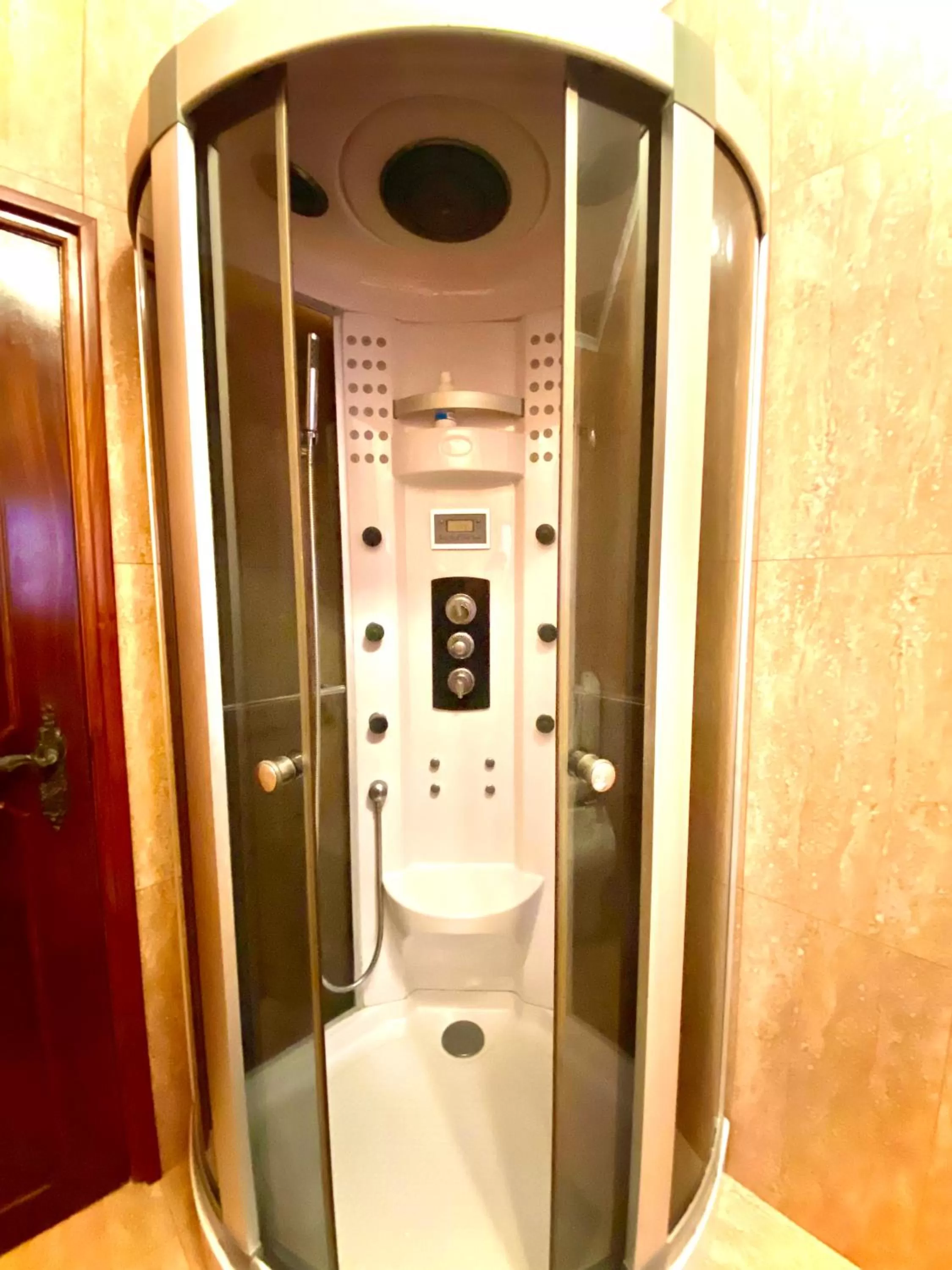 Shower, Bathroom in Spray B&B Sitio in Nazare Mini bar, European style