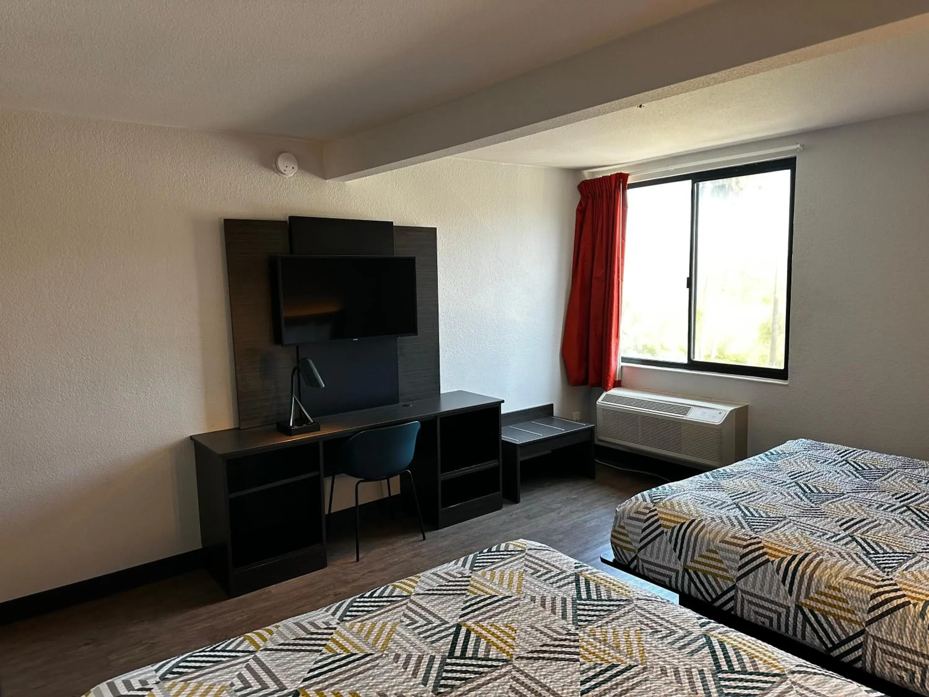 TV/Entertainment Center in Motel 6-San Diego, CA - Hotel Circle - Mission Valley