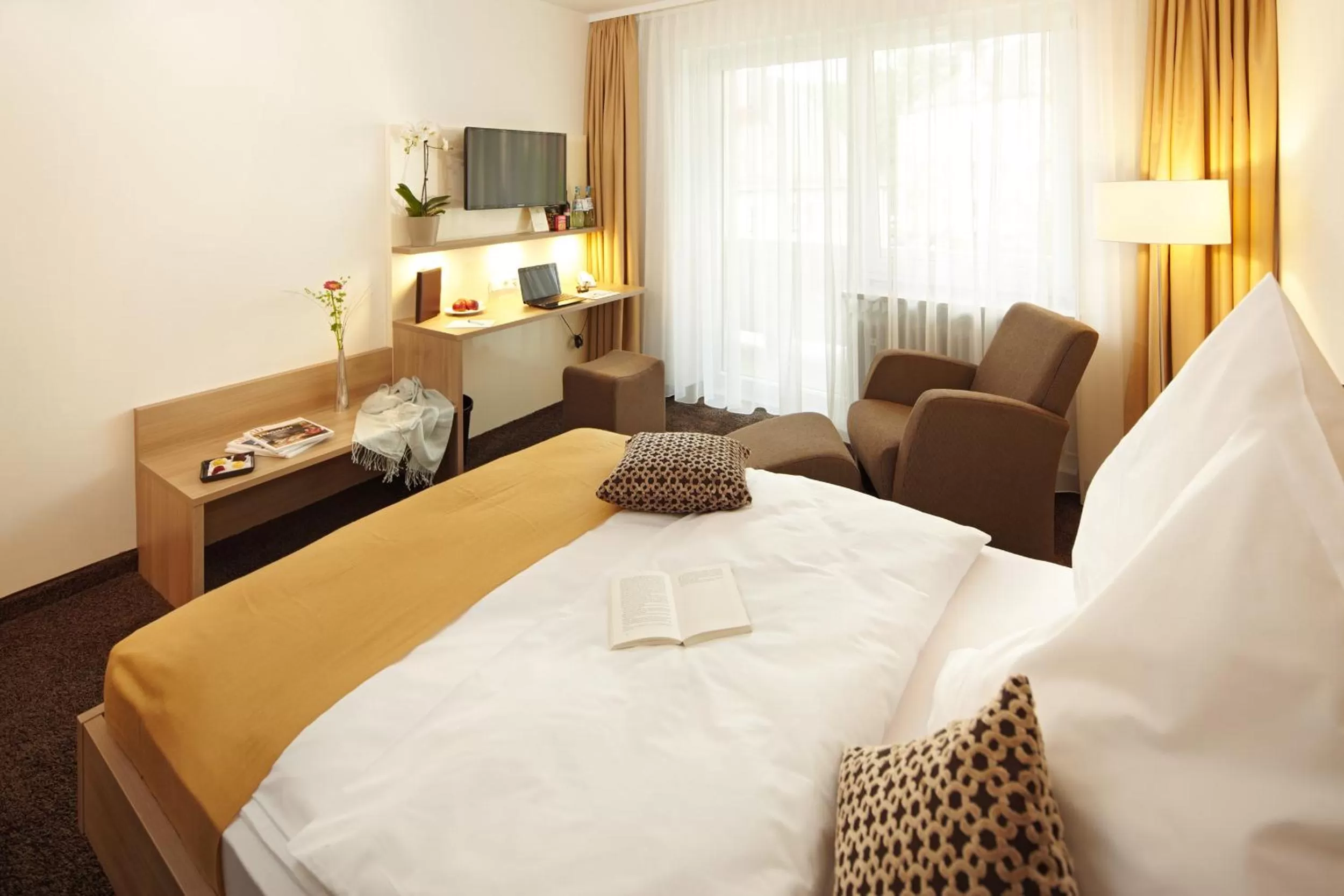 Photo of the whole room, Bed in Hotel zum Hirsch