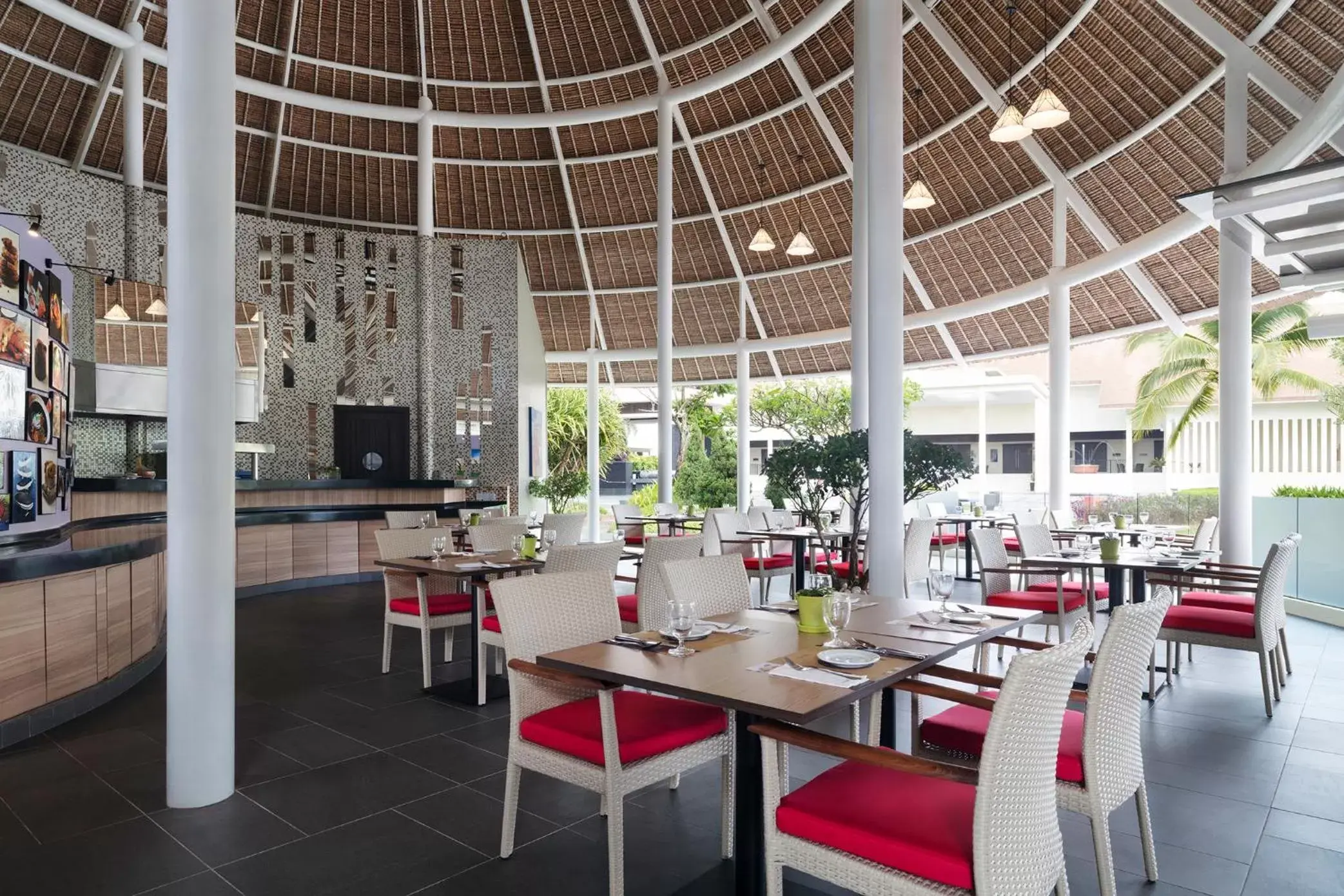 Restaurant/Places to Eat in Avani Sepang Goldcoast Resort