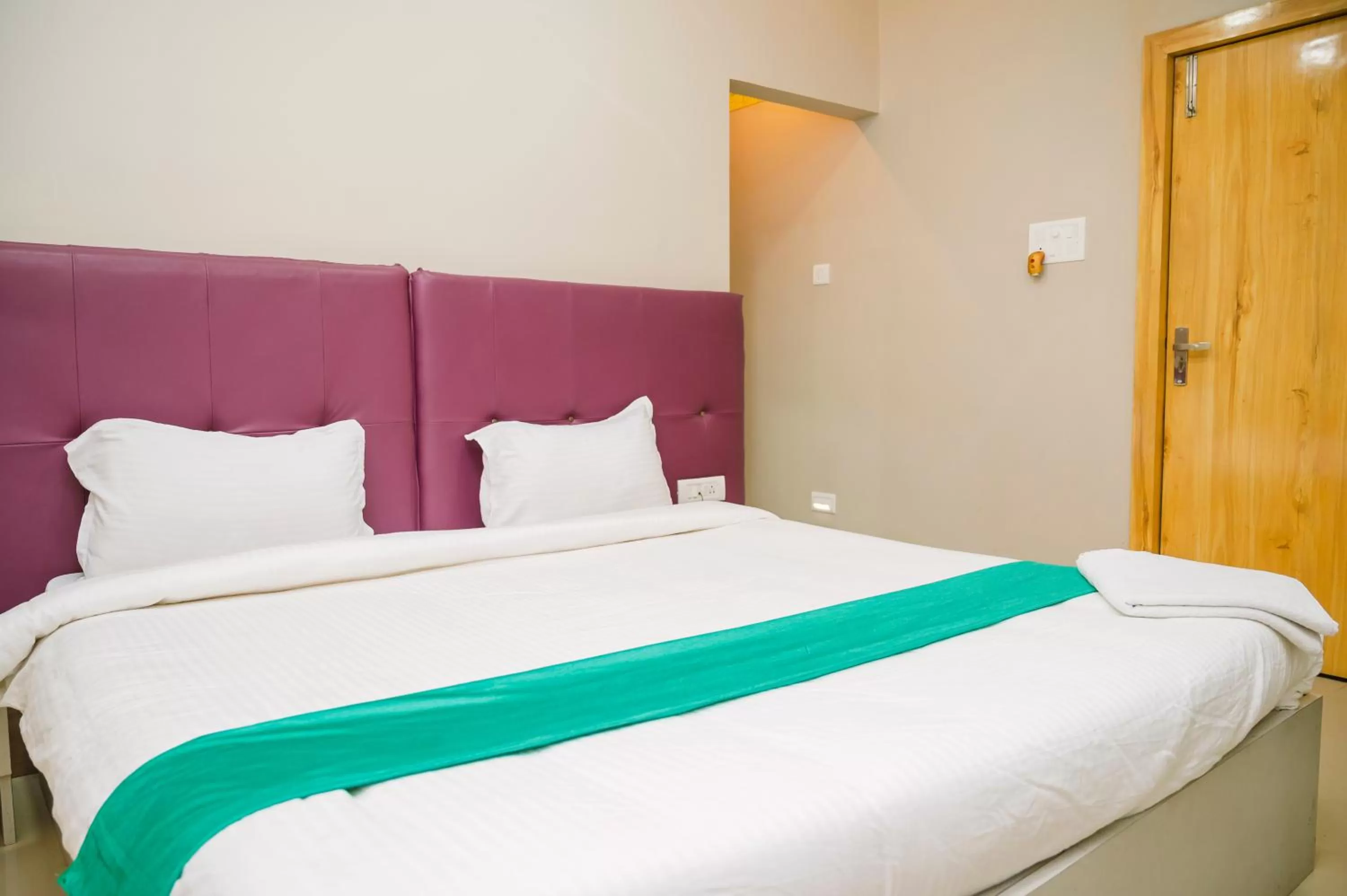 Bedroom, Bed in Hotel Green Apple