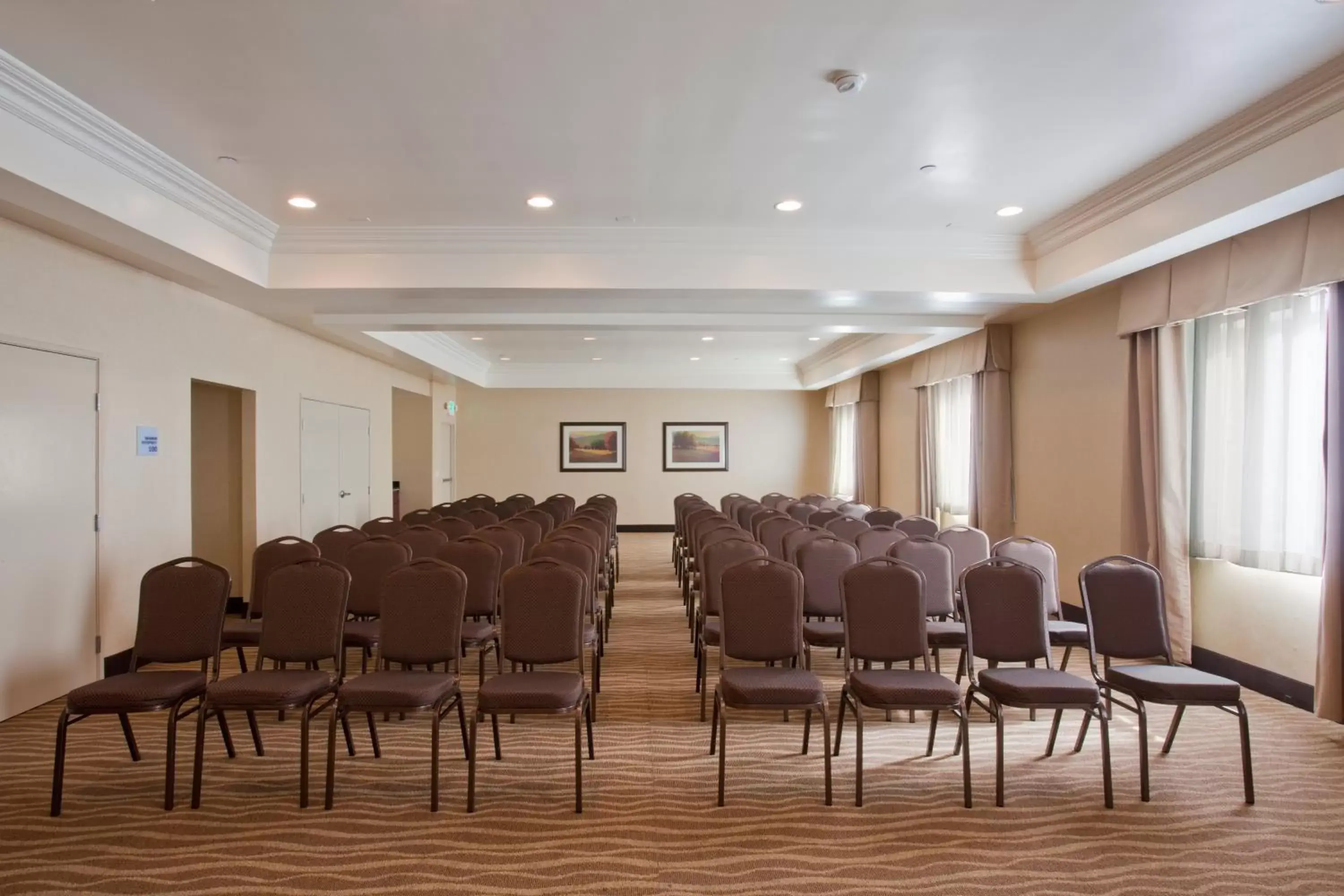 Meeting/conference room in Holiday Inn Express Hotel & Suites Los Angeles Airport Hawthorne, an IHG Hotel